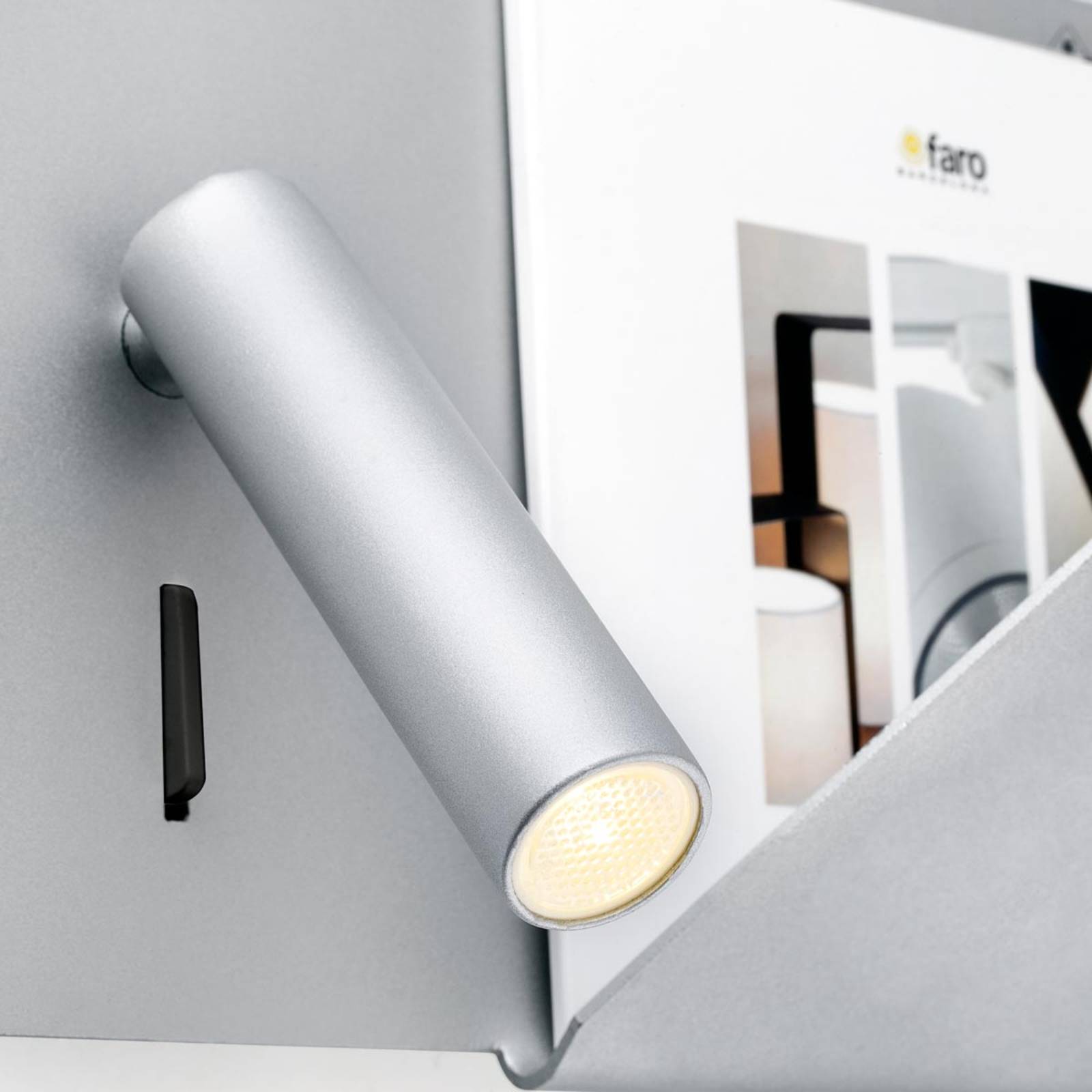 Kompaktowa lampa ścienna LED Suau z ładowarką USB