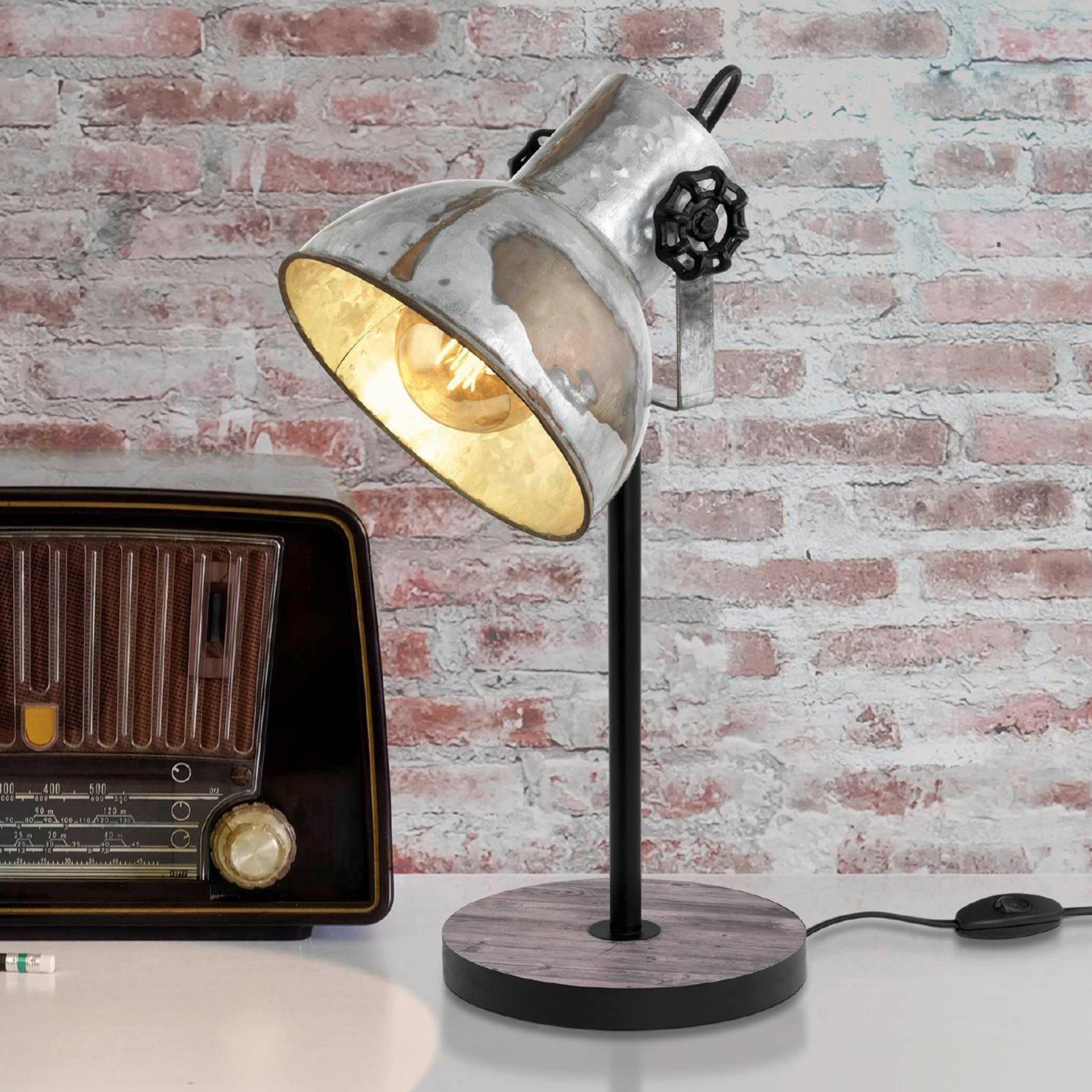 Barnstaple table lamp in an industrial design