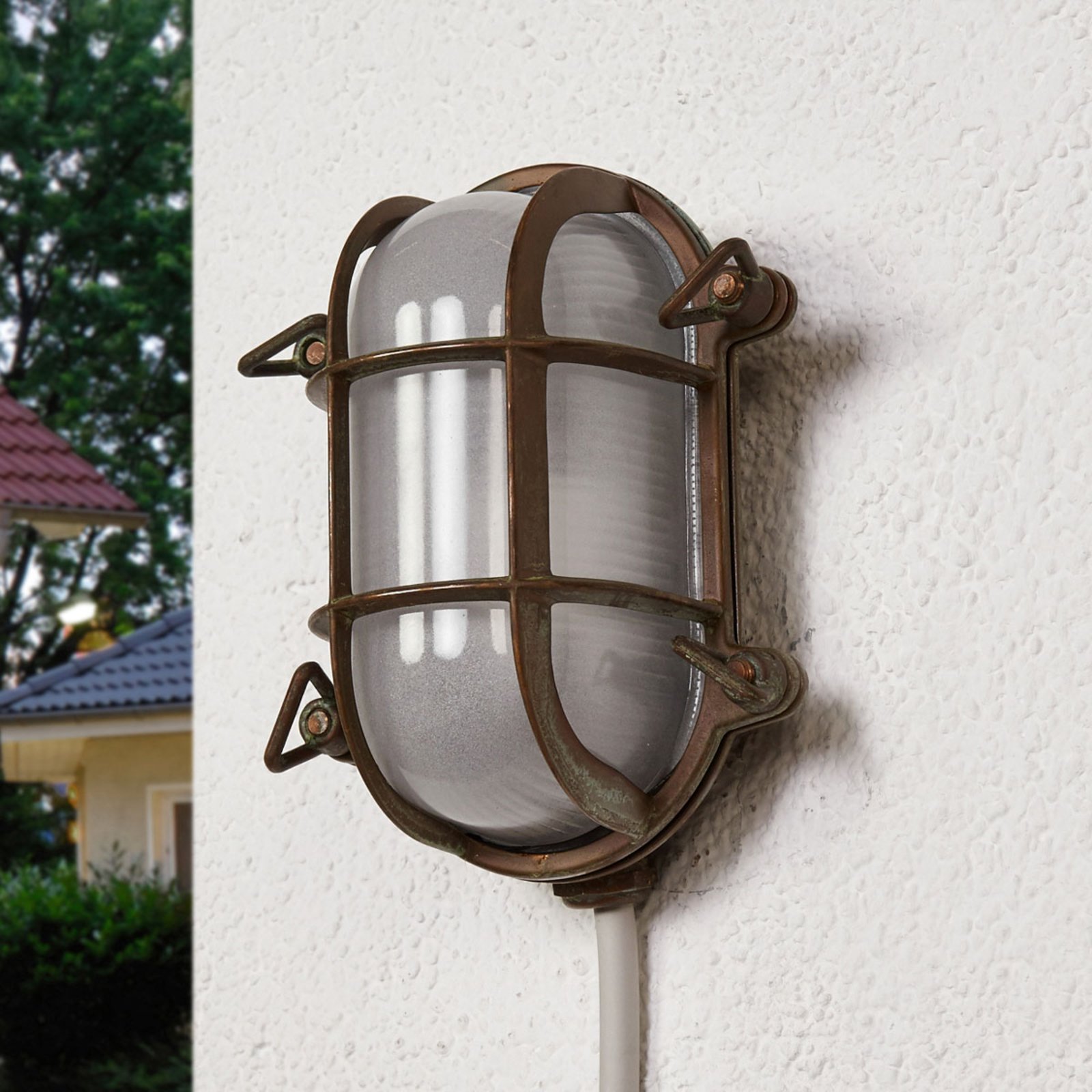 Lauko sieninis ovalus šviestuvas "Bengt" žalvaris-antika/opalas
