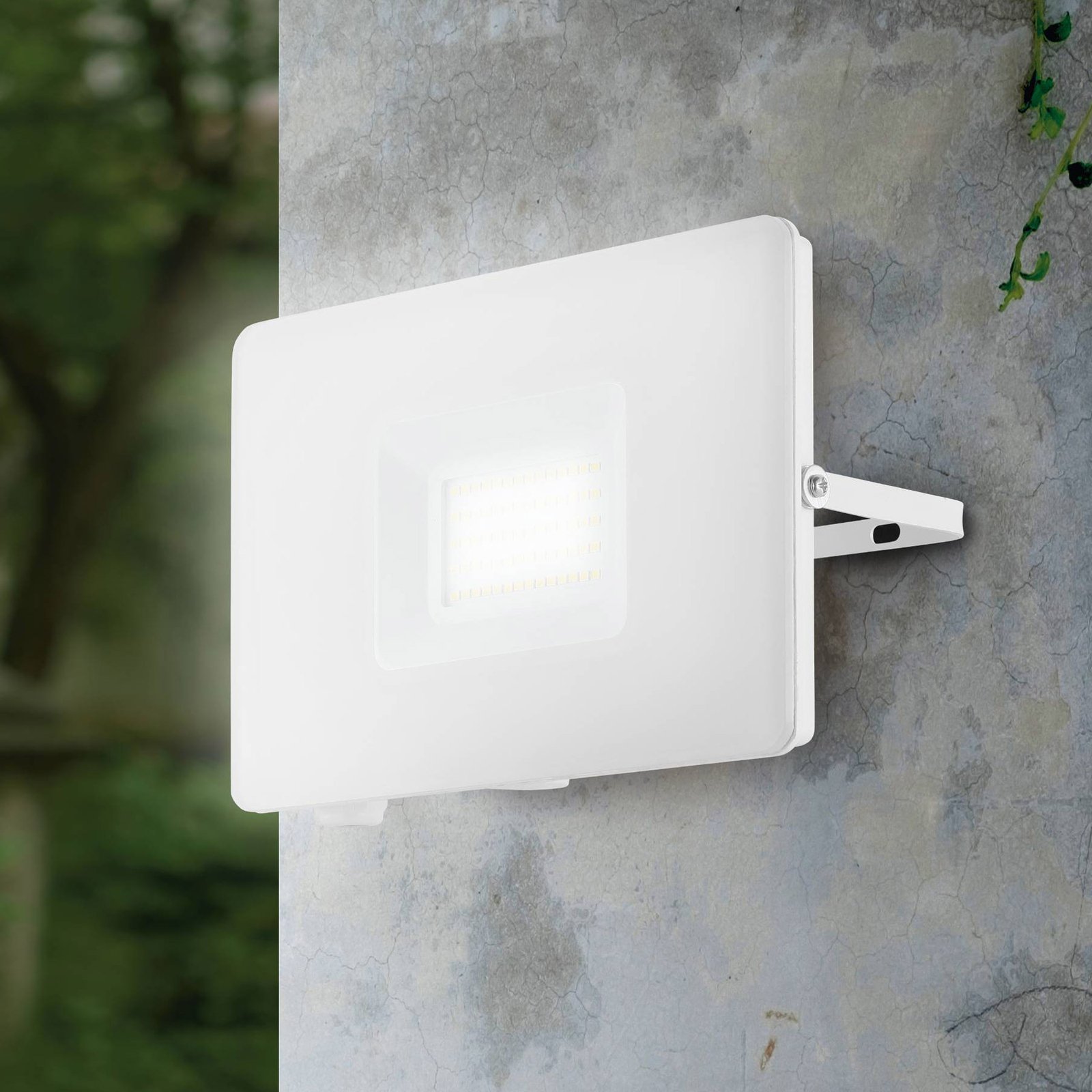 Faedo 3 LED outdoor spotlight in white, 50 W