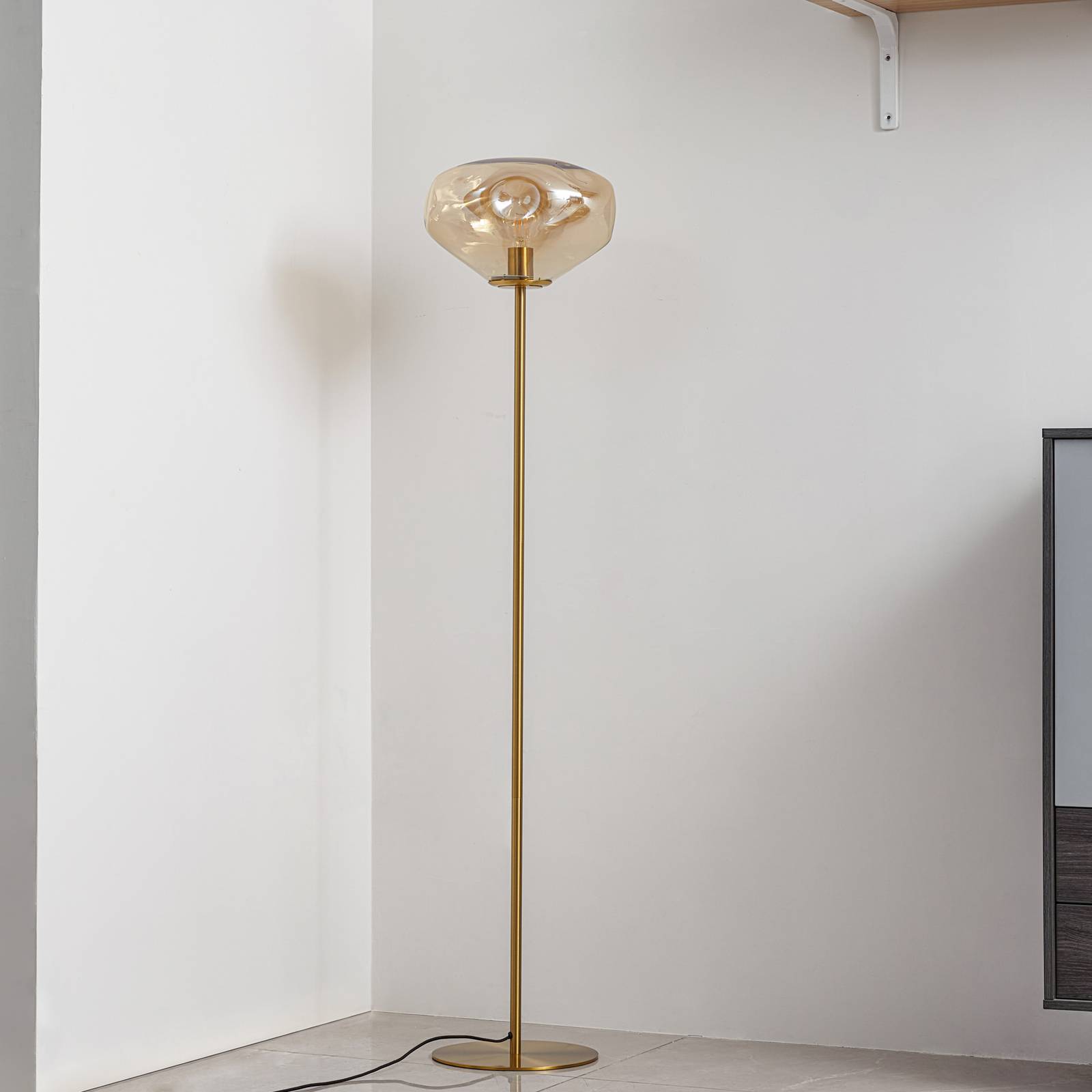 Lampa stojąca Lindby Lelia, bursztyn, szkło, metal, 150 cm