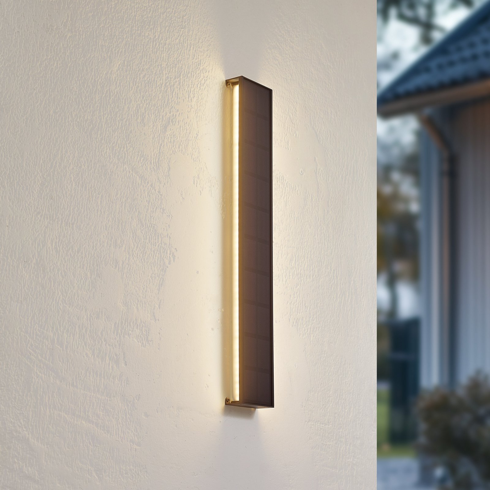 Lindby LED solar wall light Laarni, dimmable, IP54, black