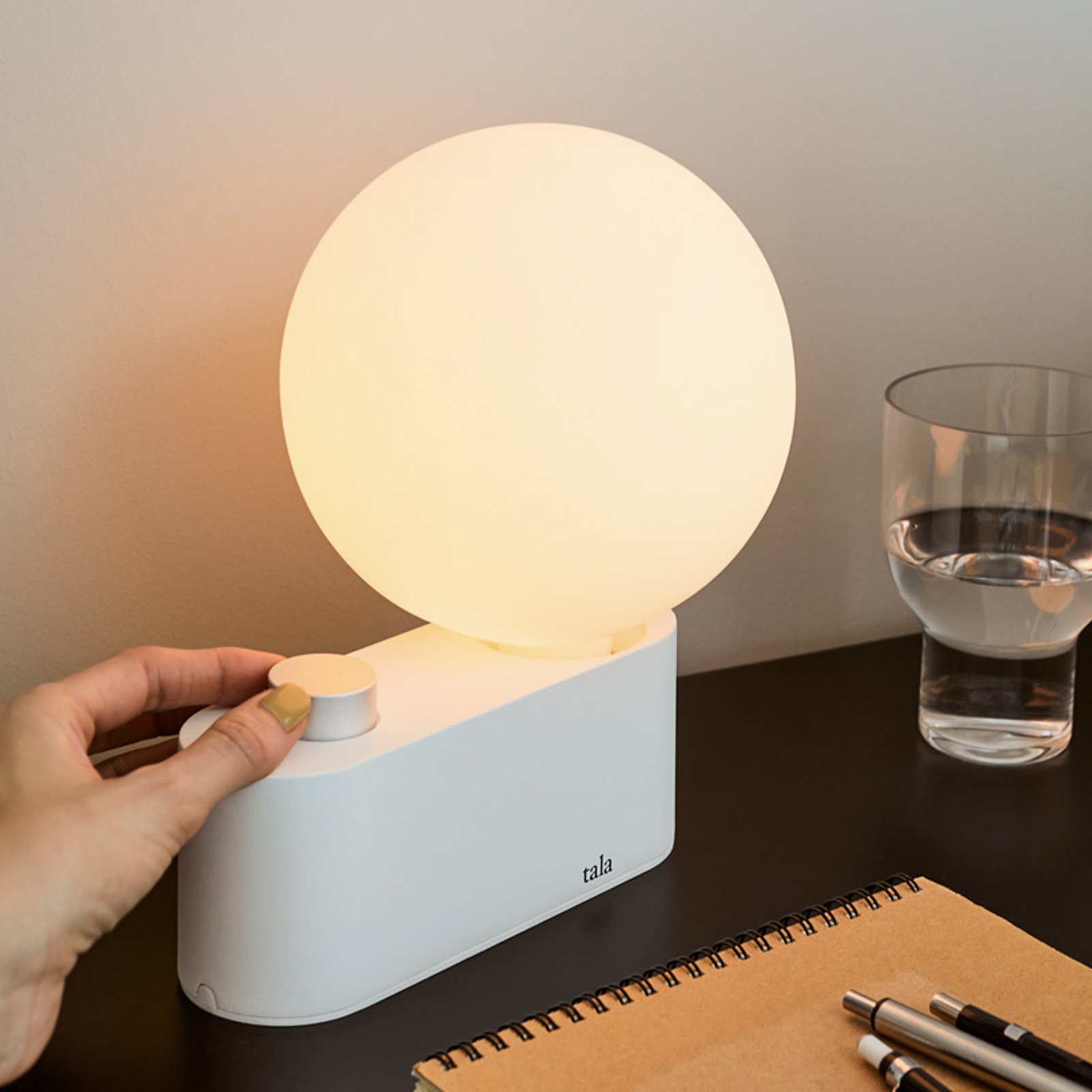 Tala table lamp Alumina, globe, dimmable to warm, chalk white