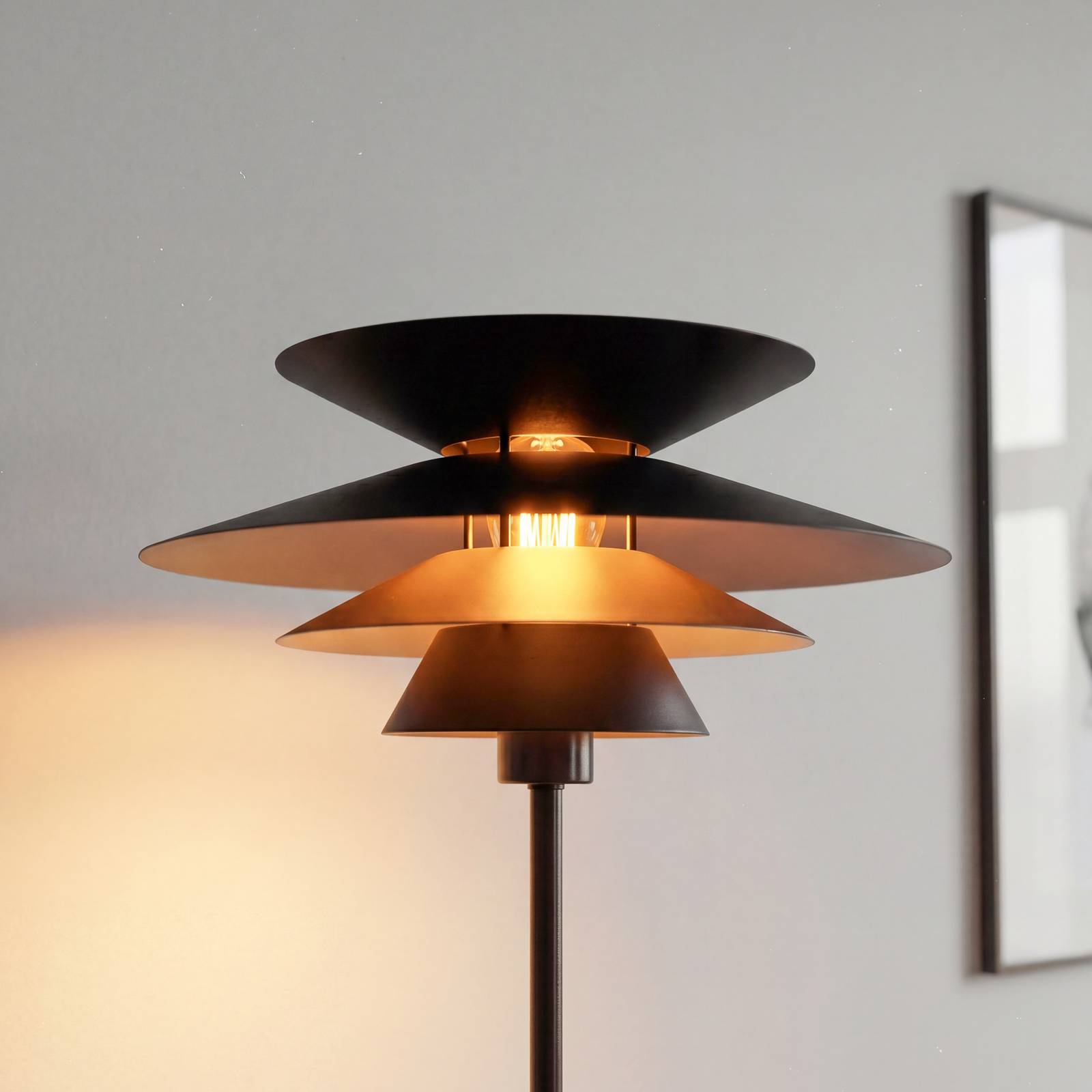 Lampa stojąca OSRAM Decor Element, czarna, wysokość 145 cm, metalowa