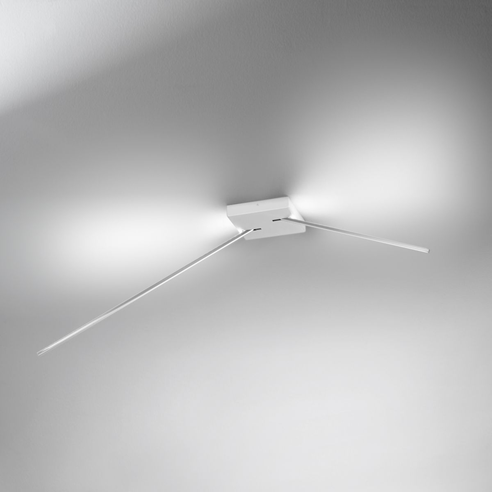 ICONE Spillo - stropna svjetiljka sa LED, 2 kraka. bijela