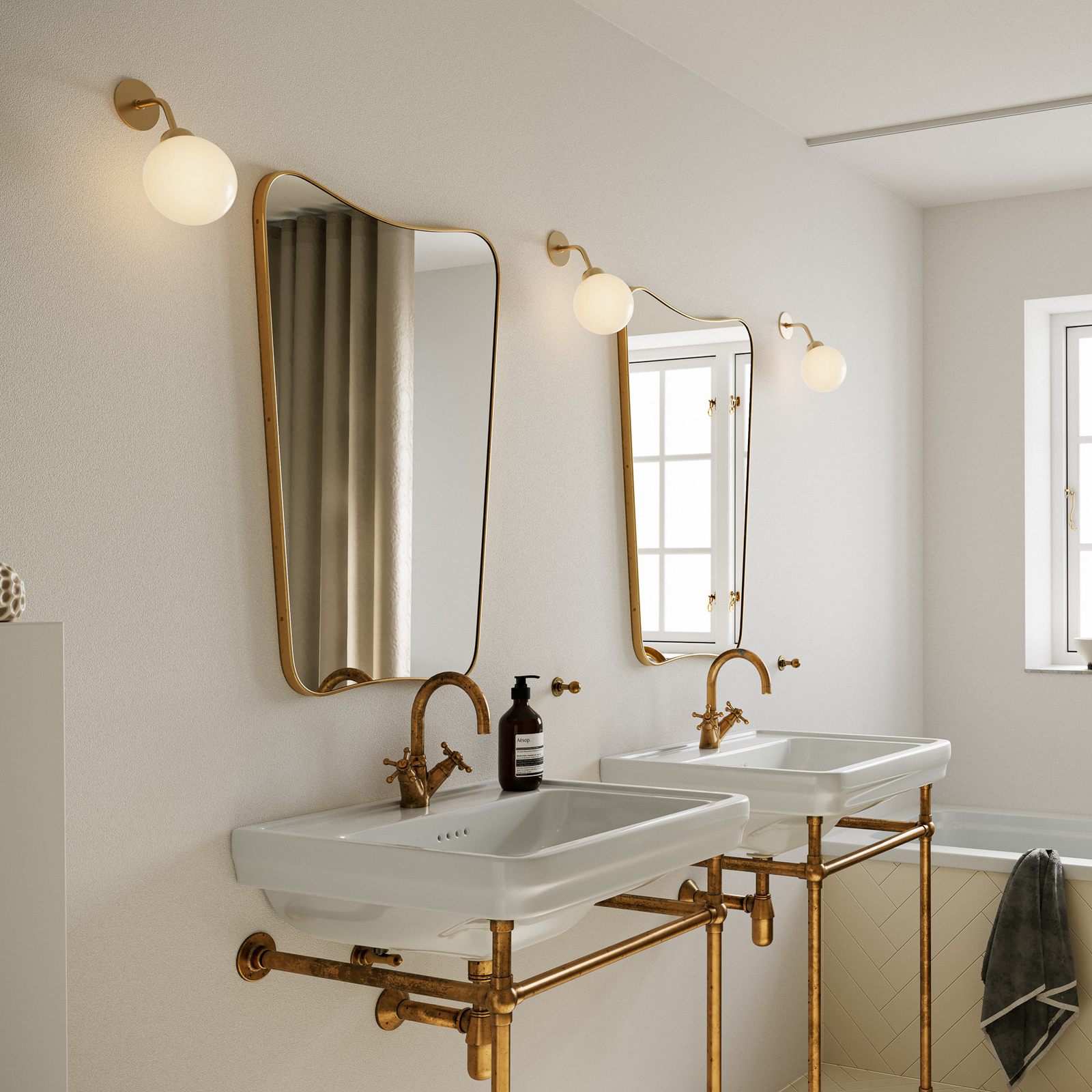 Nuura vägglampa Apiales fast ansluten 22 cm, mässing/opal