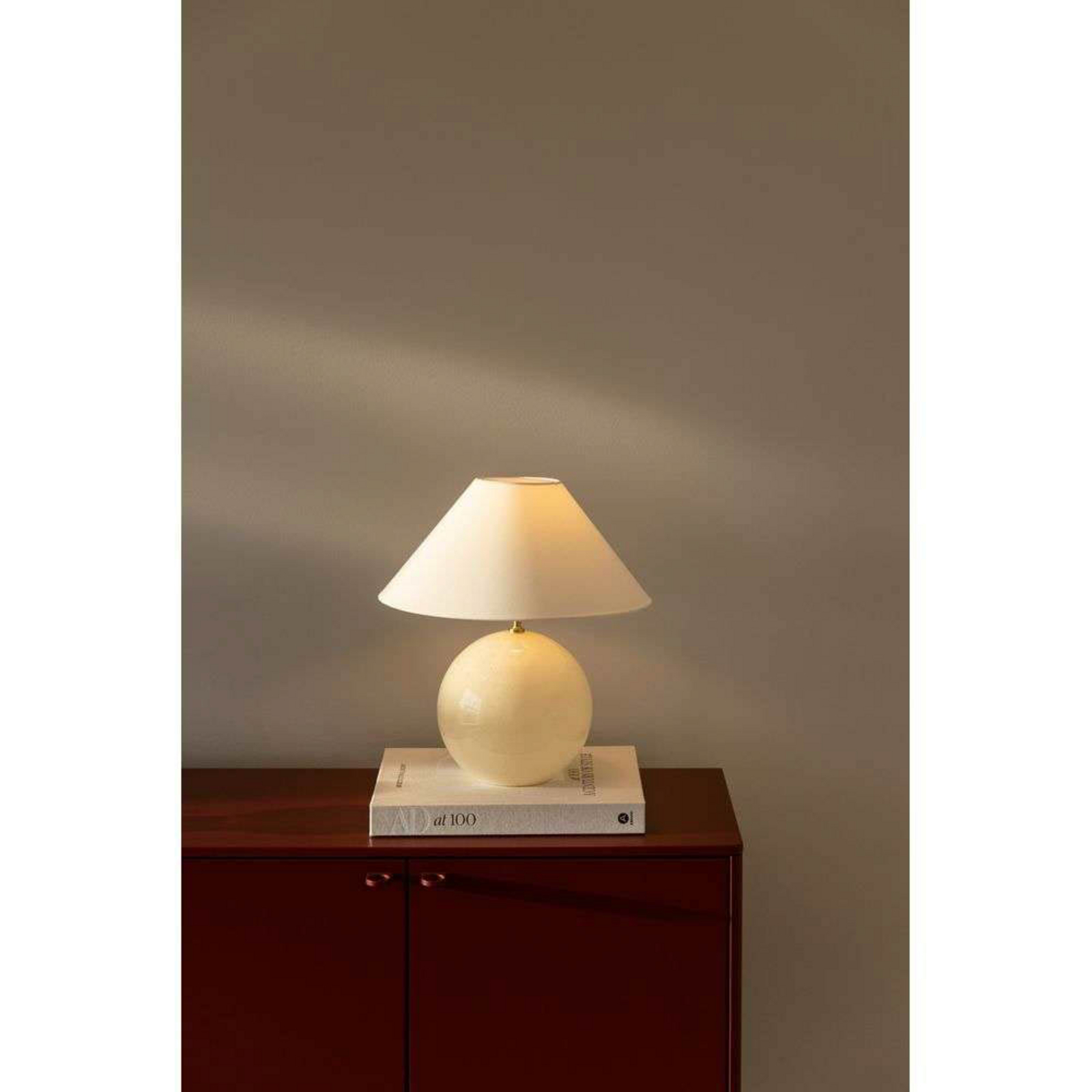 Iris 35 Lámpara de Sobremesa Cream - Globen Lighting
