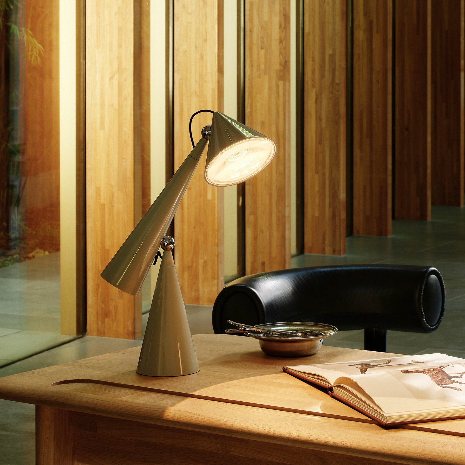 Tom Dixon lampada LED da tavolo Pose Task Light, color oro, 41 cm