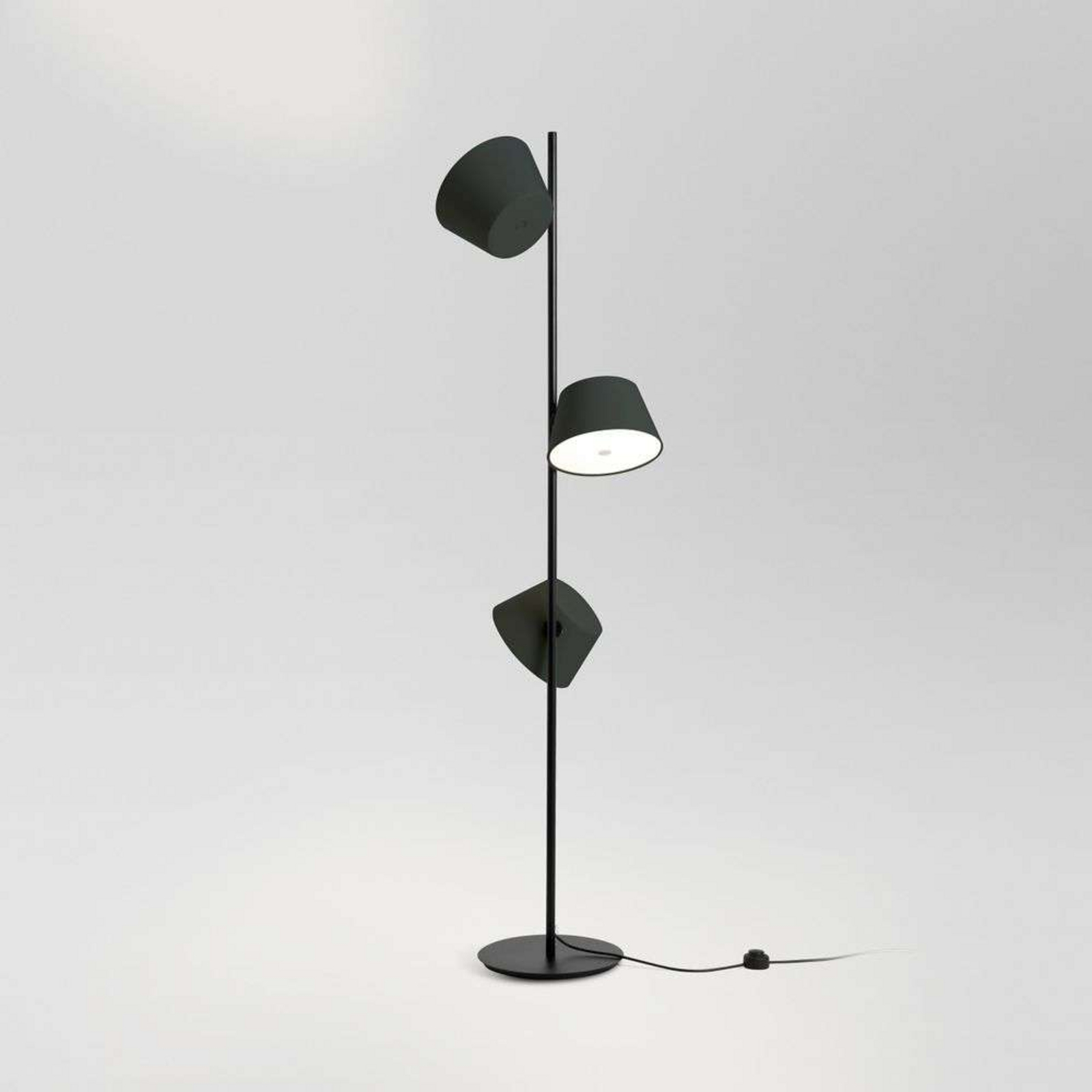 Tam Tam 3 P Lampadar w/Mini Shades Black  - Marset