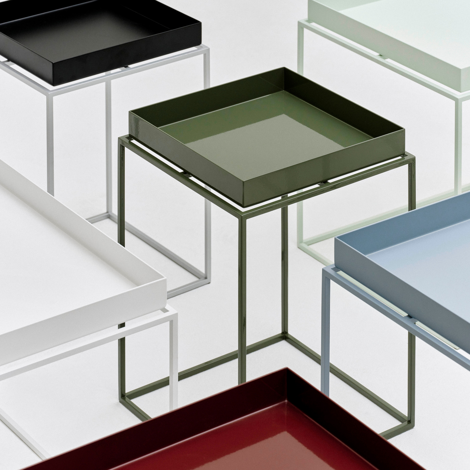 Table d'appoint Tray noire/grise 40 x 40 cm, acier/silicone - HAY Table d'appoint Tray noire/grise 40 x 40 cm, acier/silicone - HAY