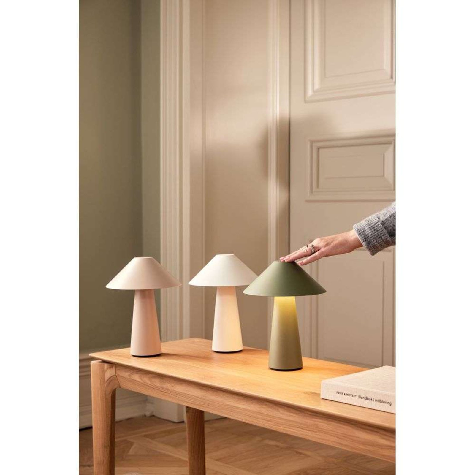 Globen Lighting Akku-Tischlampe Cannes, beige, 26 cm IP44 Globen Lighting Akku-Tischlampe Cannes, beige, 26 cm IP44