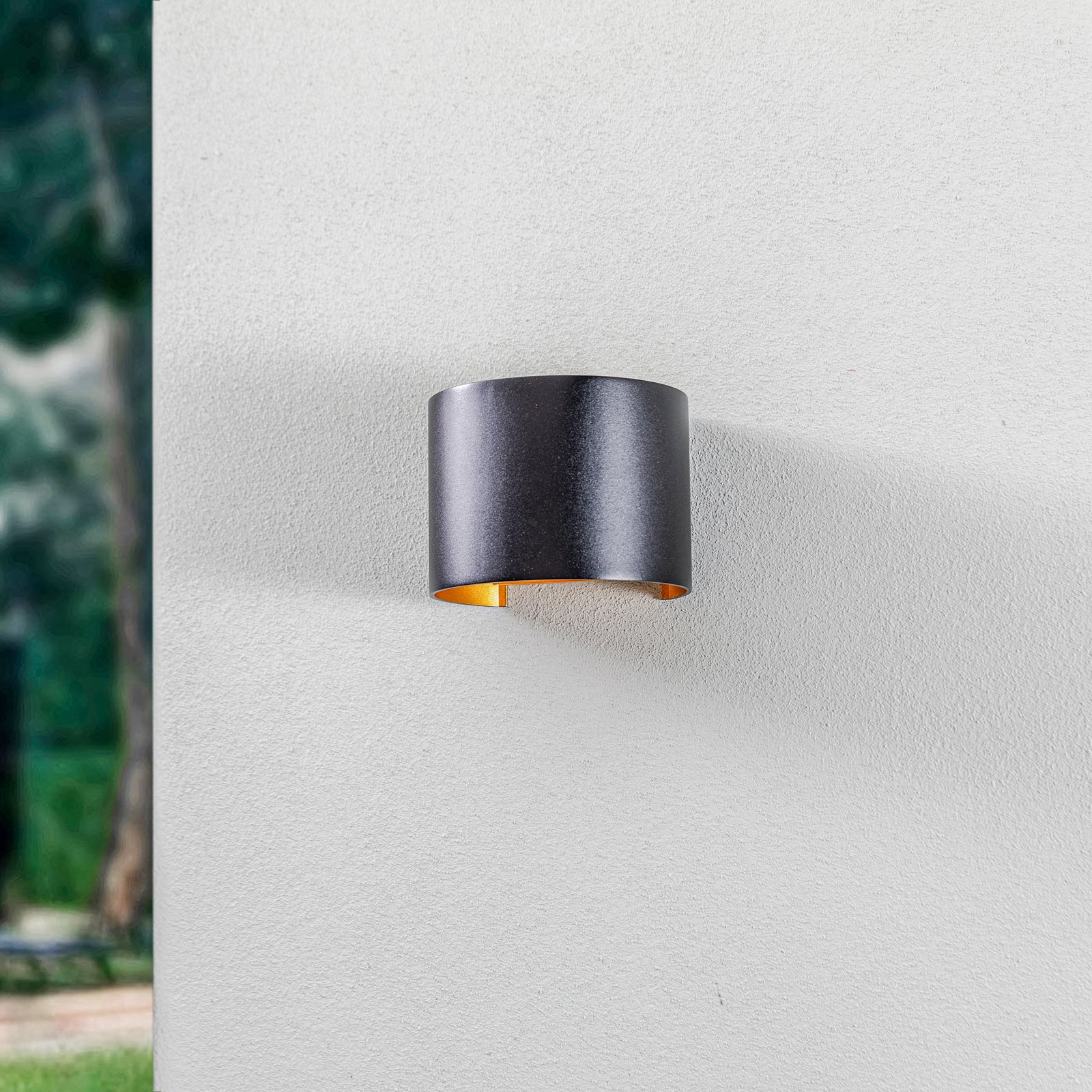 Lindby LED outdoor wall light Nivar, round, black/gold-coloured