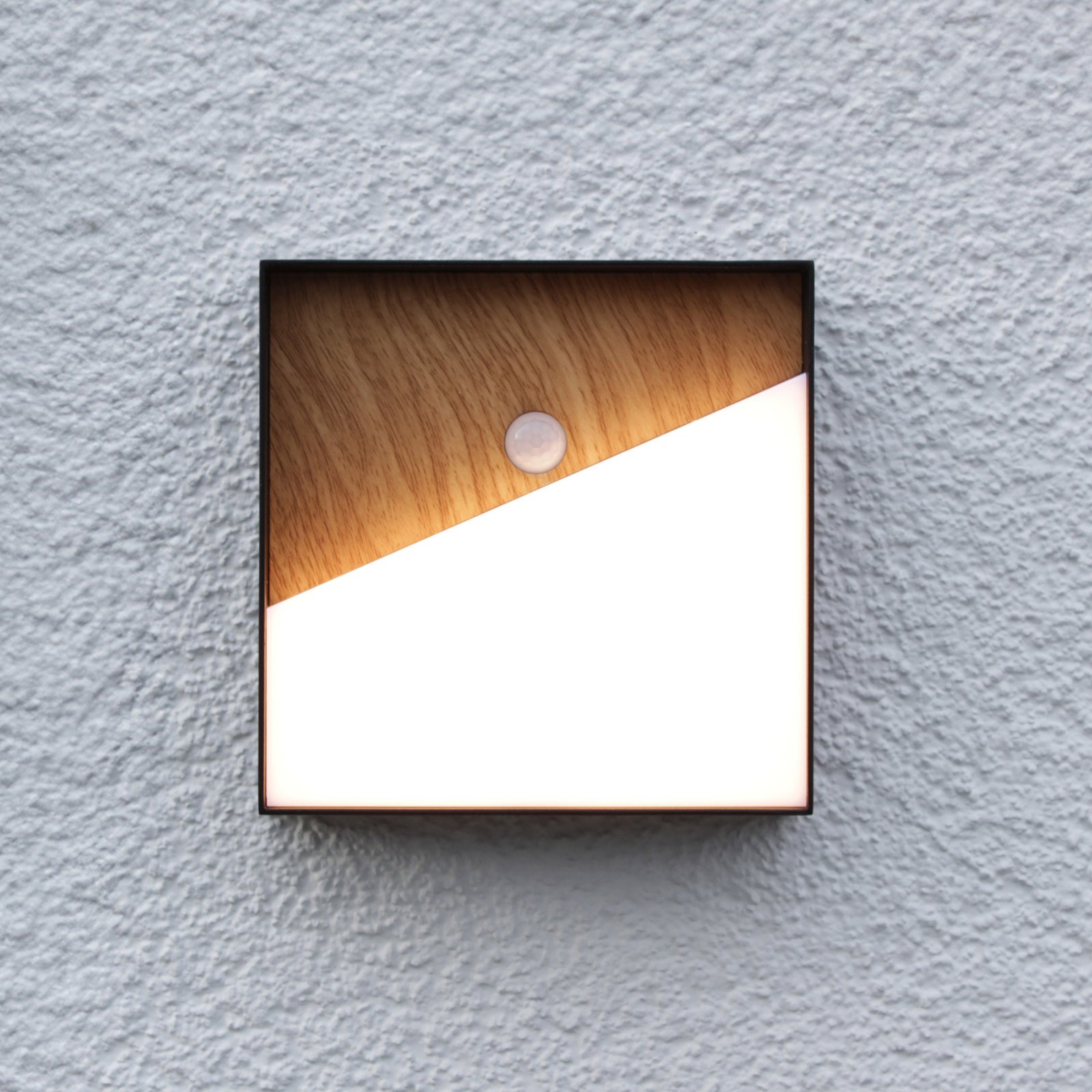 LED wall light Meg, wood-coloured, 15 x 15 cm, sensor
