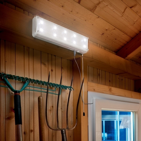 Aurinkokennovalaisinjärjestelmä liiketunnistimella