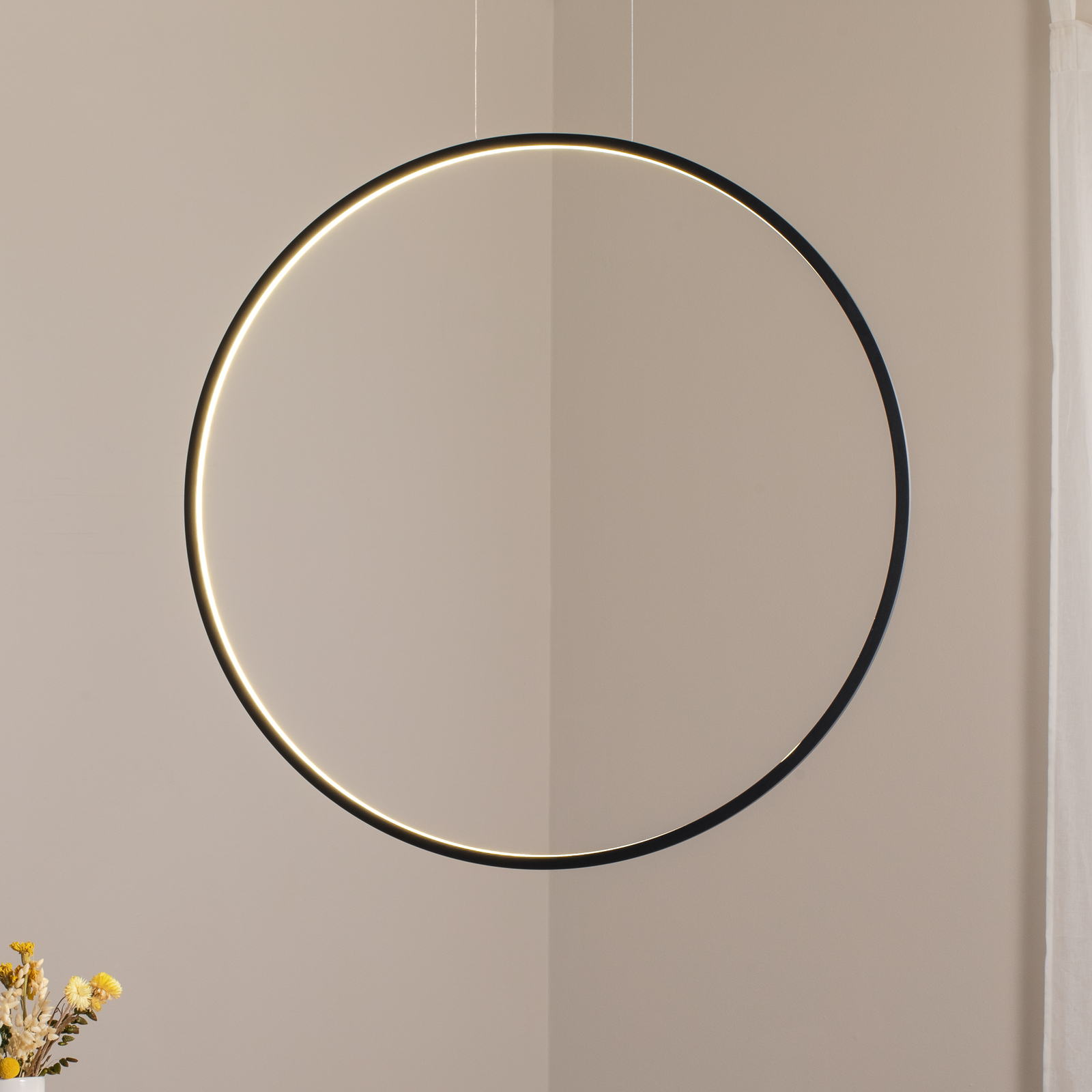 LED pendant light Saturno vertical, black, Ø 80 cm, metal