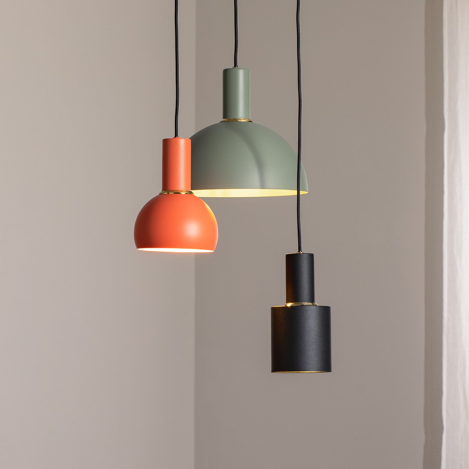 Argon Lampă suspendată Selma 3 becuri verde/roșu/negru - Camera de zi / sufragerie - modern - roșu coral verde salvie negru alamă - Metal