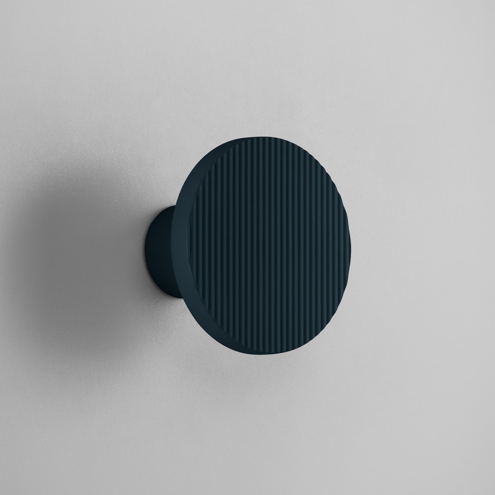 Bover LED-vägglampa Arid A/01 gråblå CCT 2 200–2 700 K IP44 Bover LED-vägglampa Arid A/01 gråblå CCT 2 200–2 700 K IP44