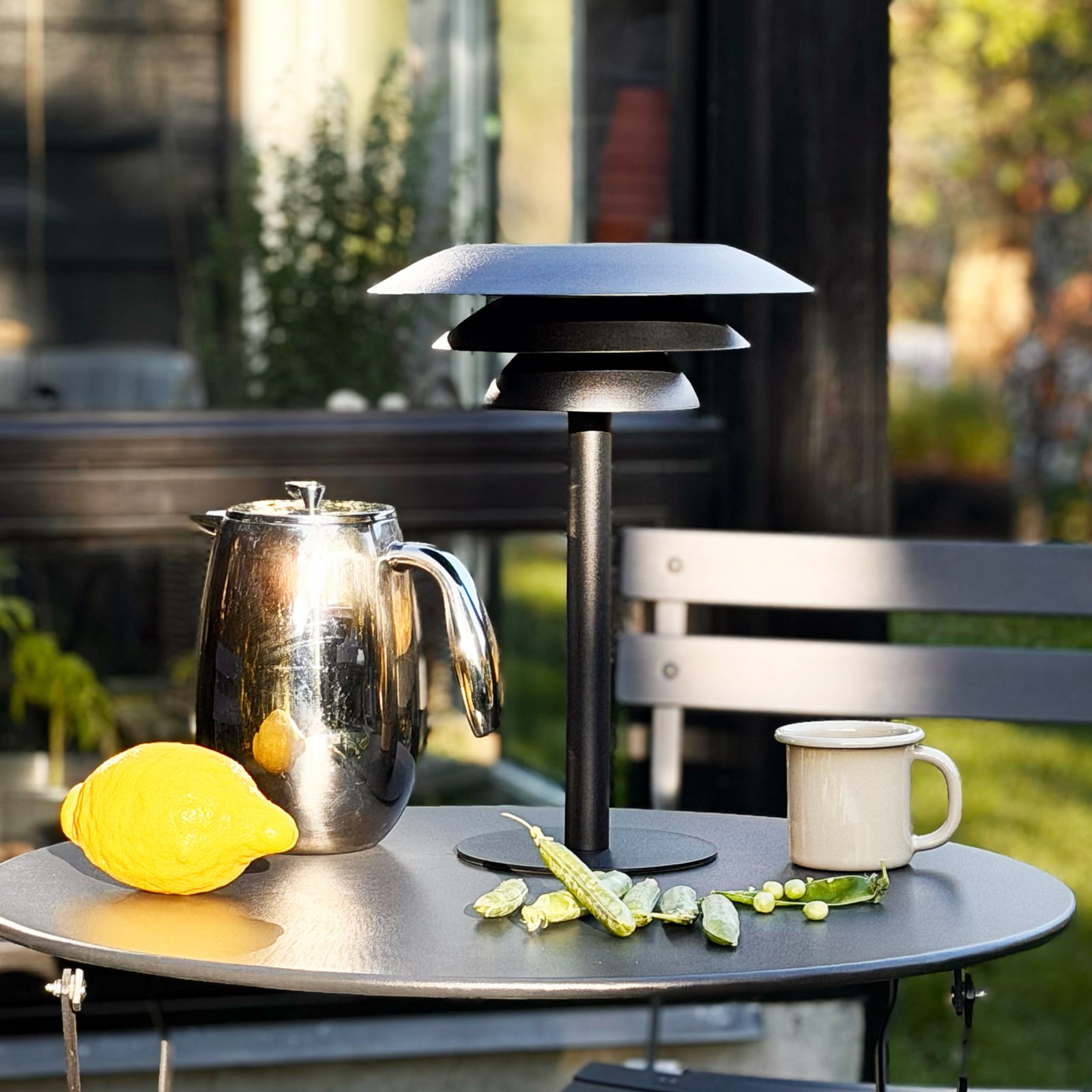 DL25 Solar LED-bordlampe, sort, metal – Dyberg Larsen DL25 Solar LED-bordlampe, sort, metal – Dyberg Larsen