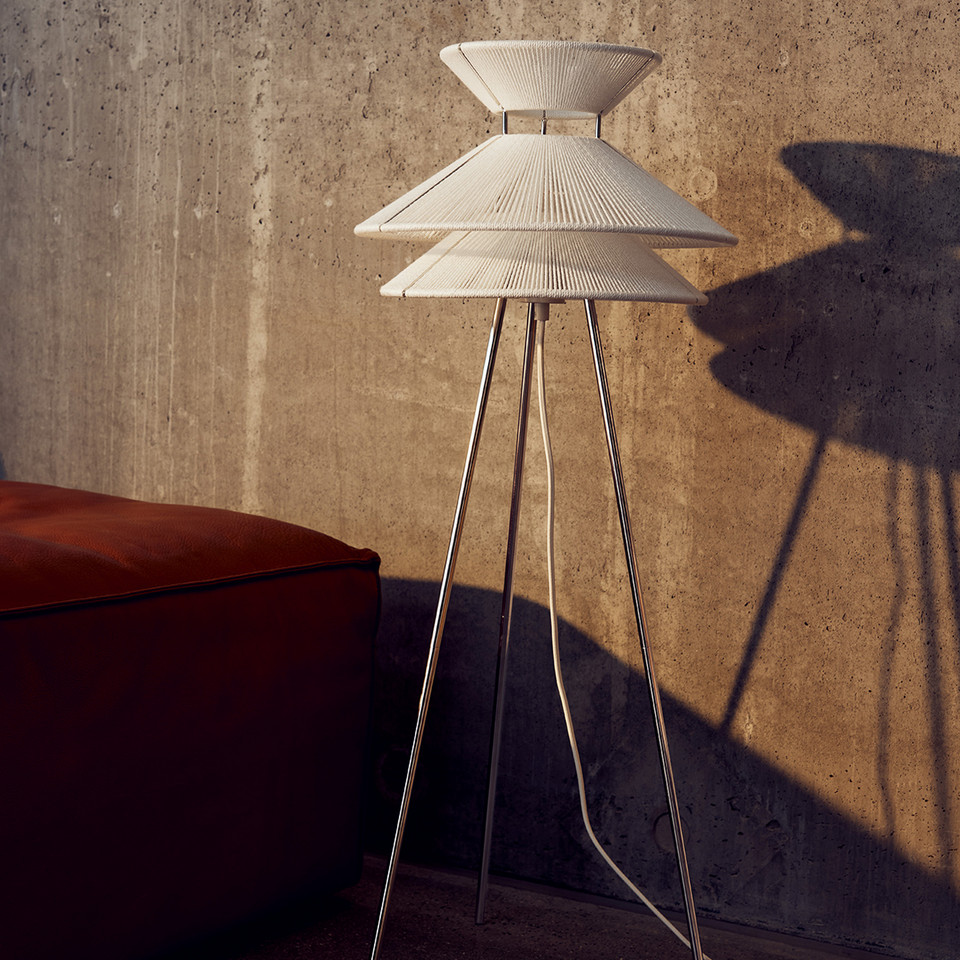 Frandsen Kiku golvlampa, vit från Frandsen