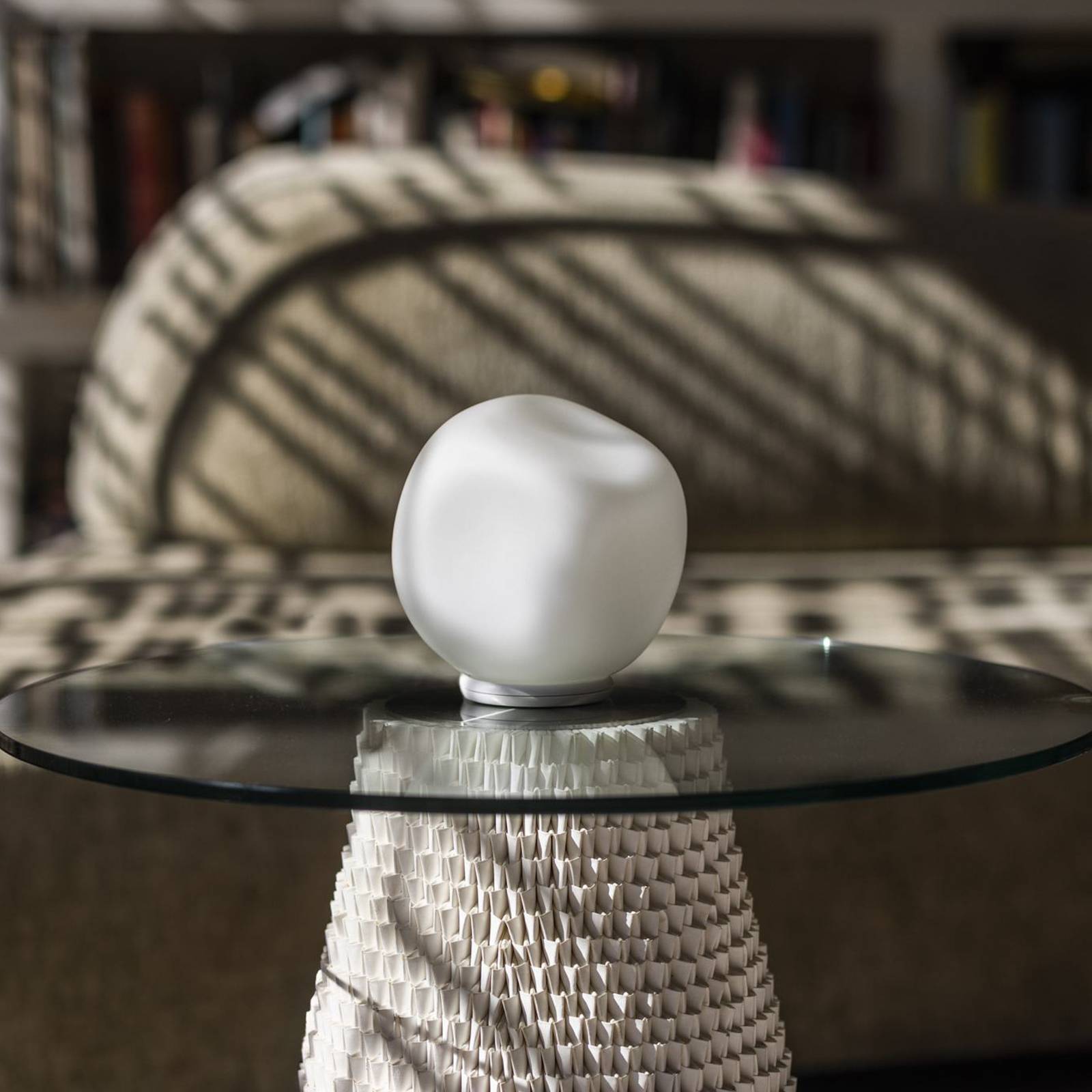 Lampa stołowa Foscarini Hoba Piccola, Ø 13 cm, ściemniana, szkło