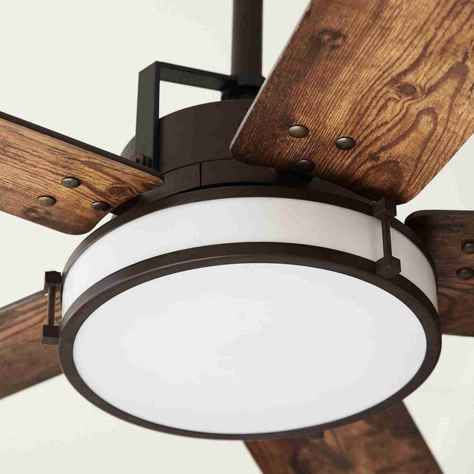 Ventilateur de plafond Louisville avec éclairage, bronze, silencieux - Beacon Ventilateur de plafond Louisville avec éclairage, bronze, silencieux - Beacon