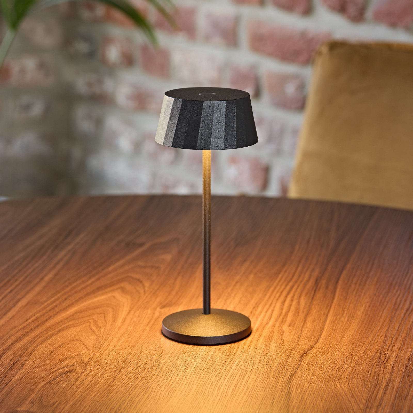 Candeeiro de mesa LED recarregável Facetta, preto, 22 cm, metal CCT IP44