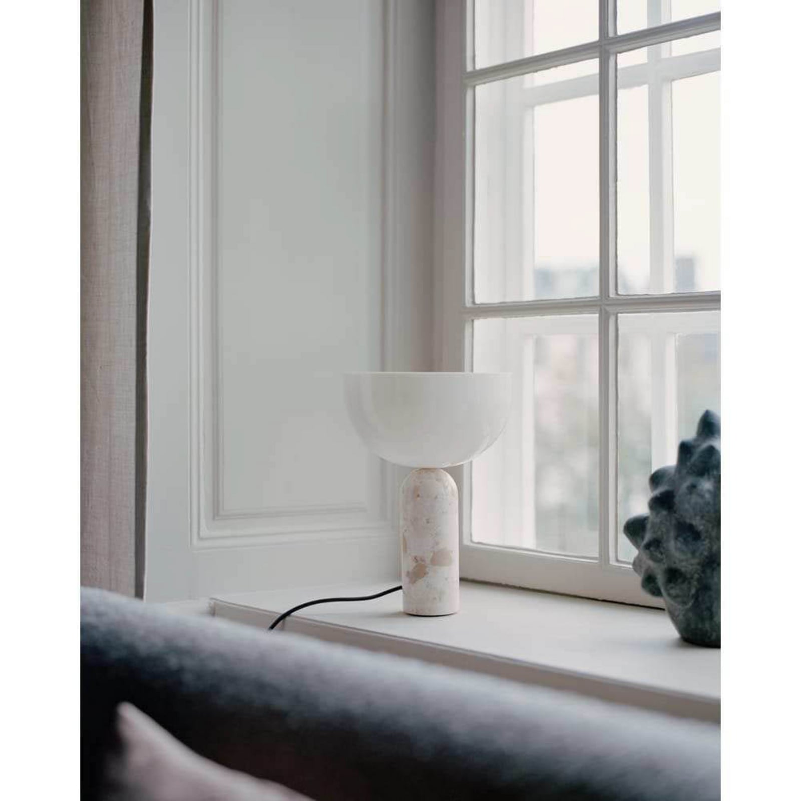 NEW WORKS bordslampa Kizu Small, beige, marmor, E14