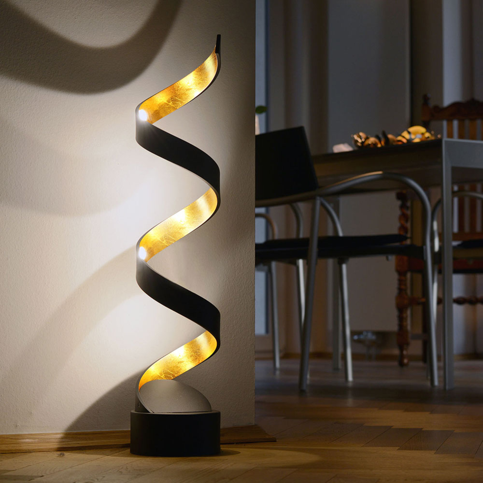 LED-bordlampe Helix, høyde 66 cm, svart-gull