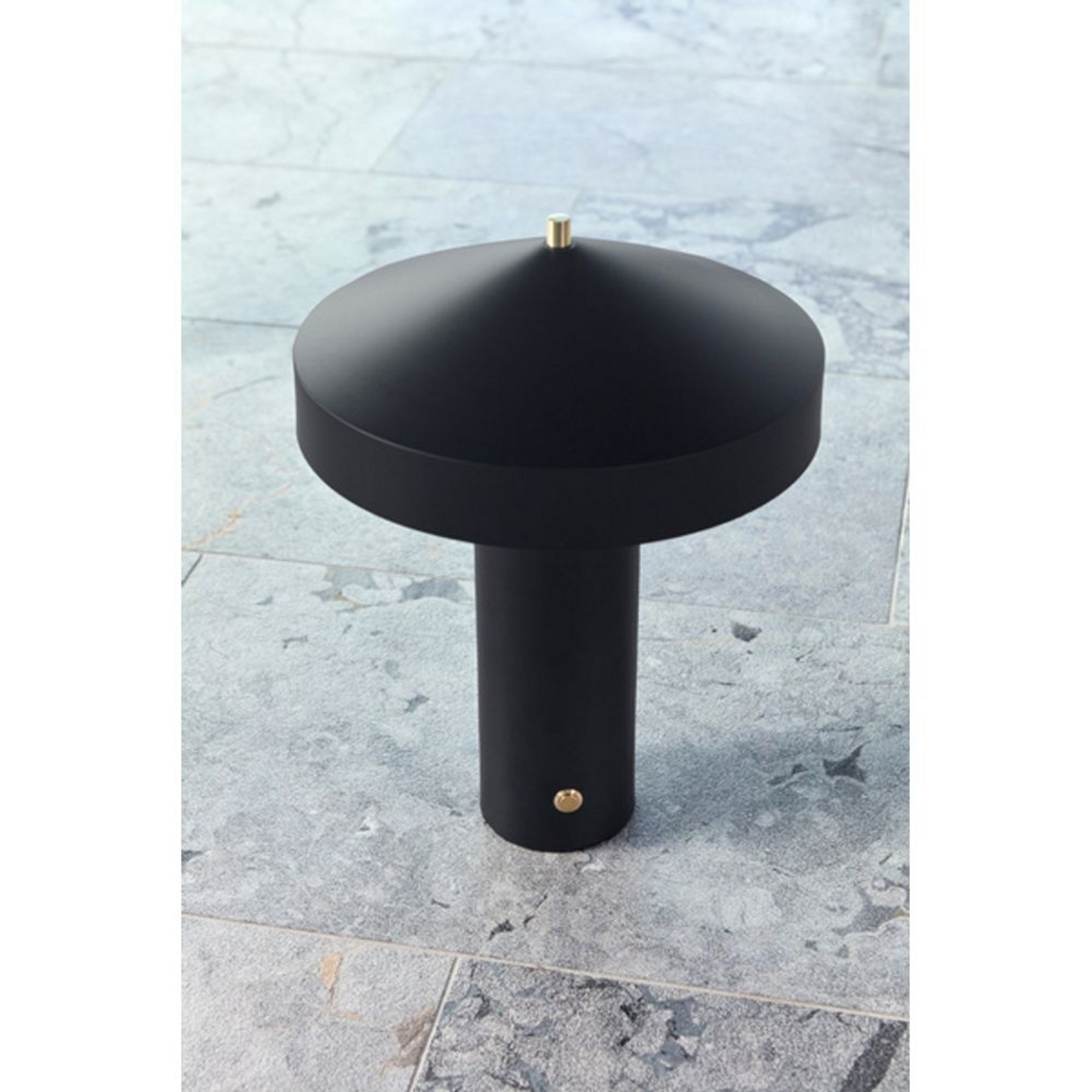 Lampa stołowa OYOY Living Design Hatto, brązowa, metalowa, E27 Lampa stołowa OYOY Living Design Hatto, brązowa, metalowa, E27