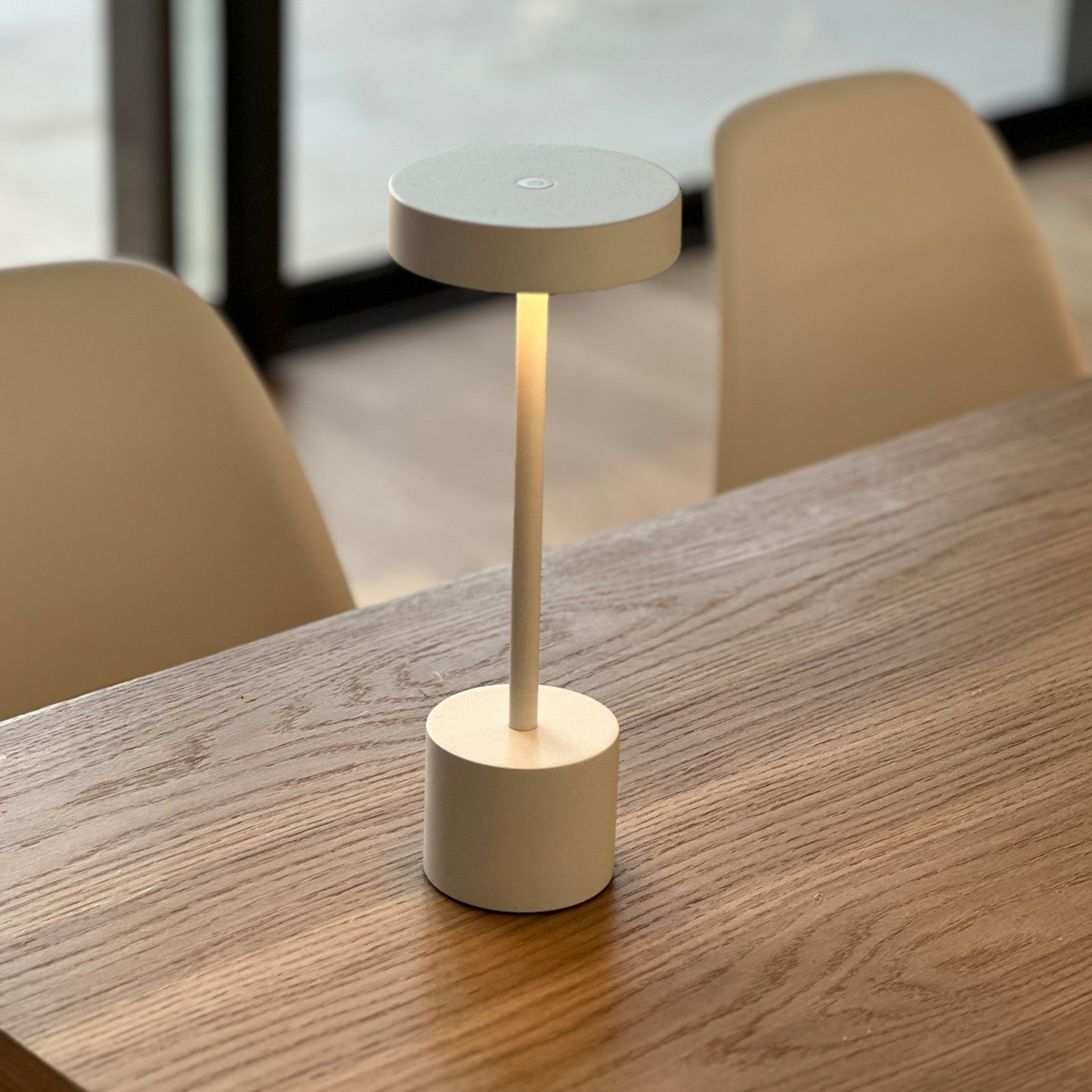 Roby LED tölthető asztali világítás, fehér, magasság 30 cm, IP54 Roby LED tölthető asztali világítás, fehér, magasság 30 cm, IP54