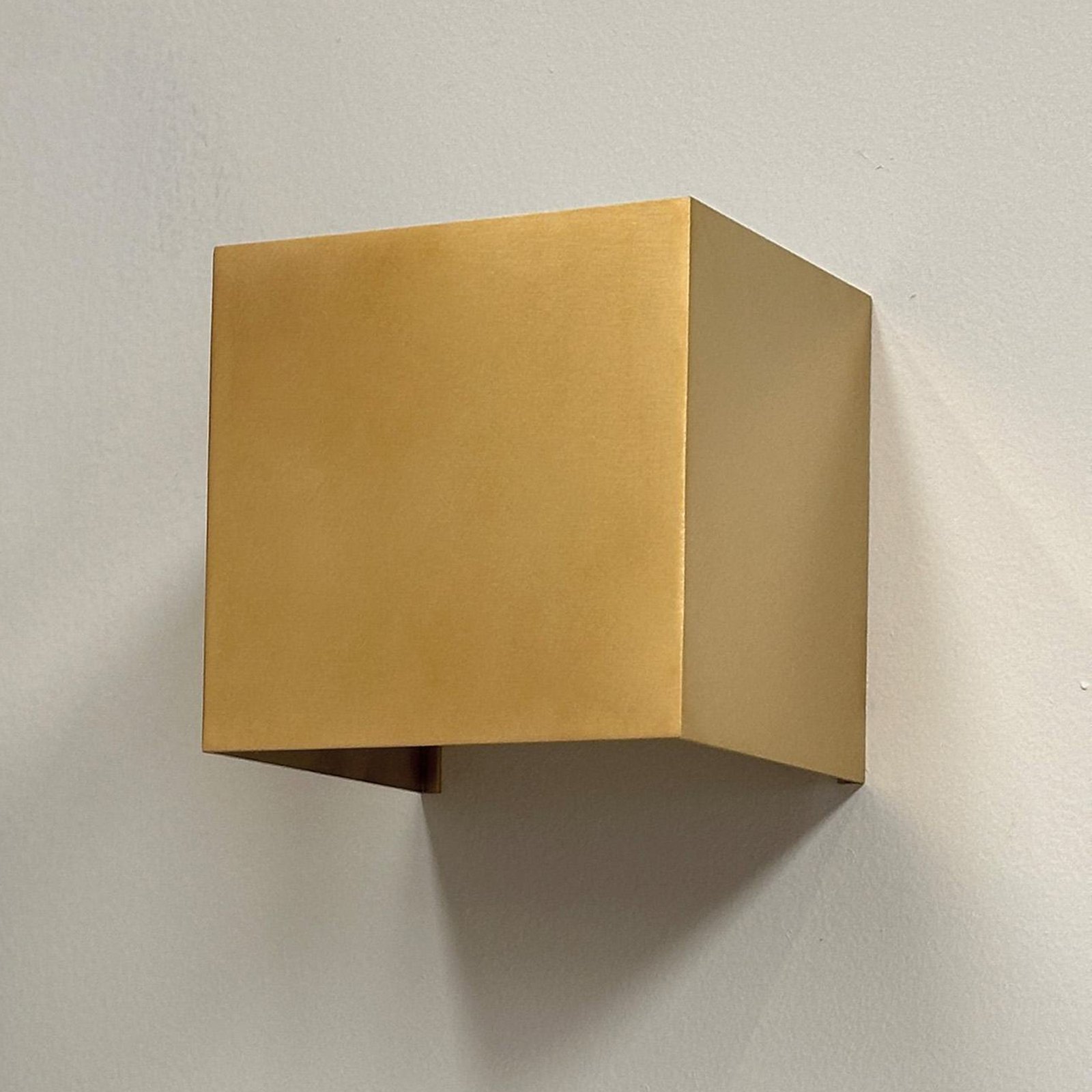 Venus Wall Lamp 10x10 Brass - DybergLarsen