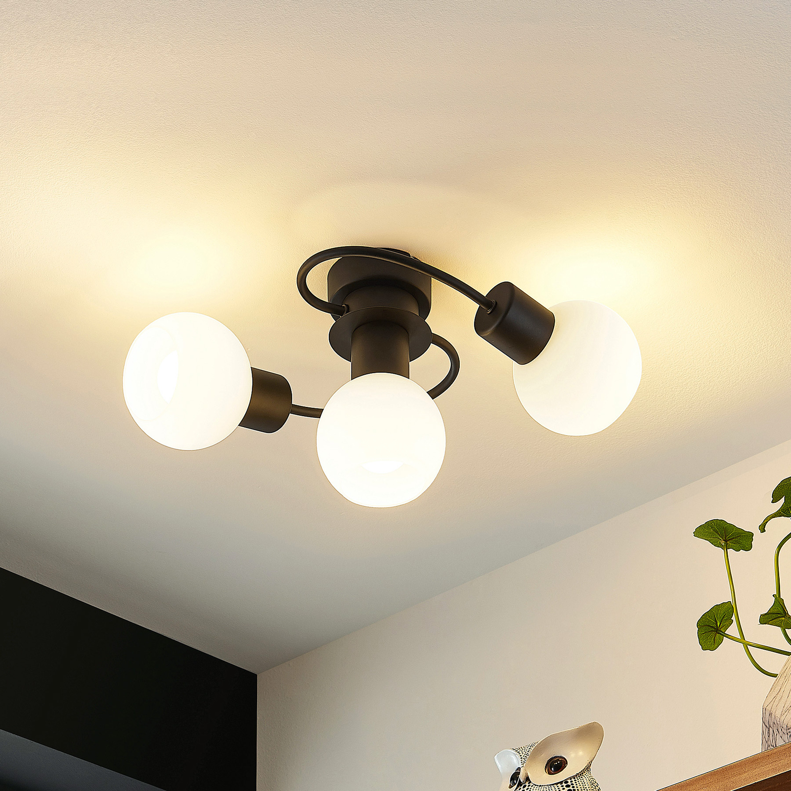 Lindby plafón Ciala, 3 luces, negro blanco