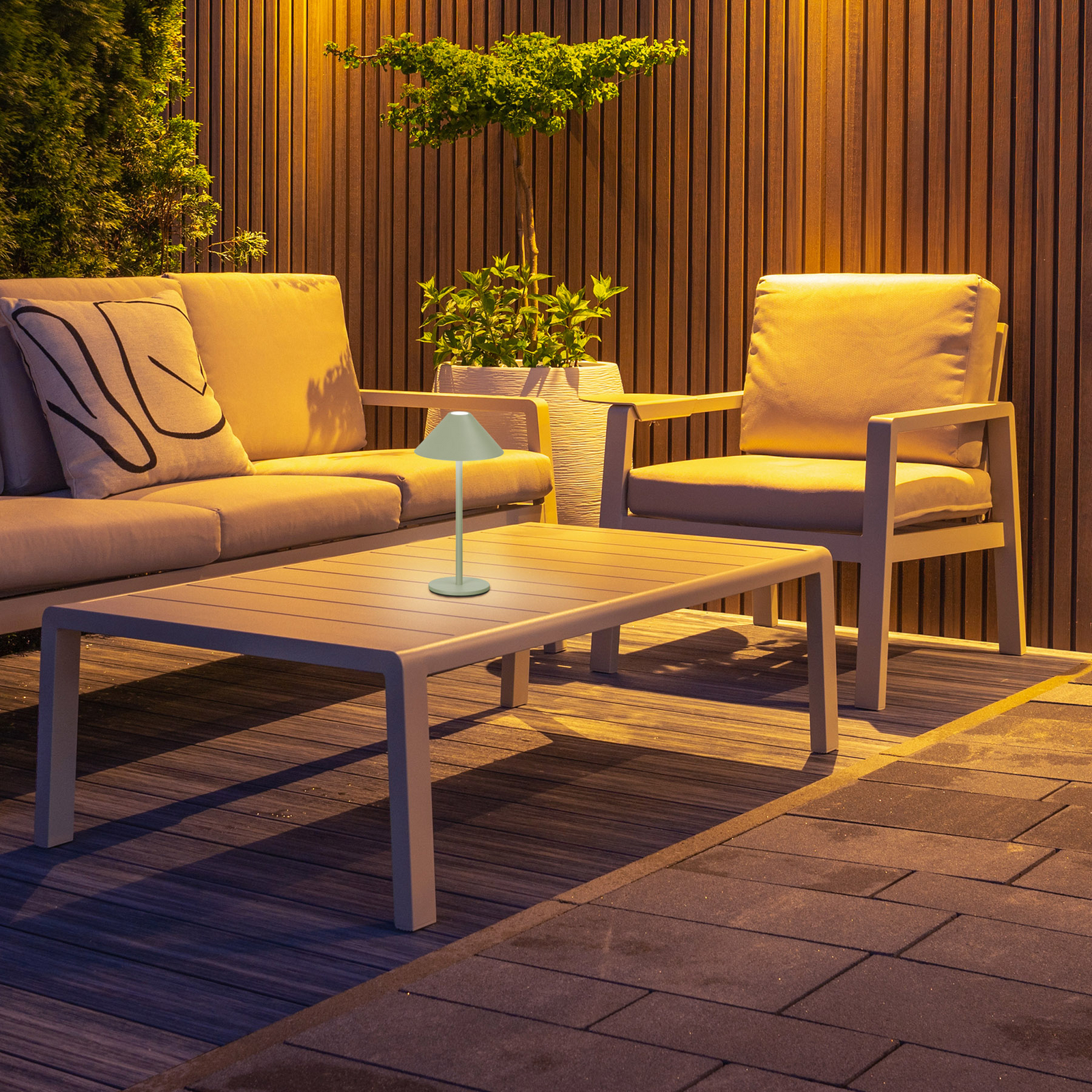 LED-Akku-Tischlampe Prato, salbeigrün Höhe 25 cm Metall IP54