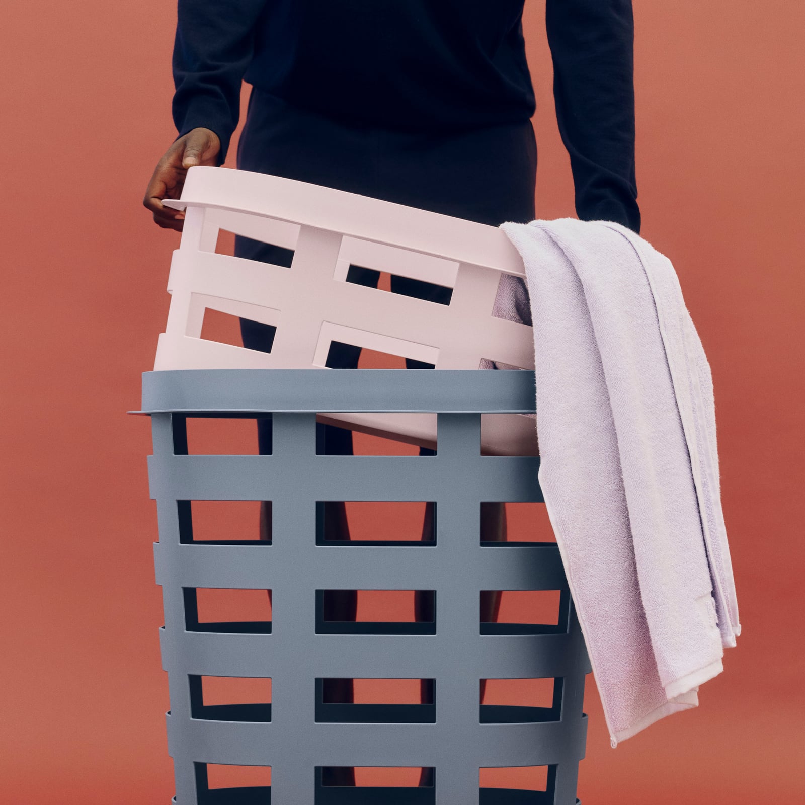 HAY Koš za shranjevanje Basket, roza, plastika, dolžina 57 cm HAY Koš za shranjevanje Basket, roza, plastika, dolžina 57 cm