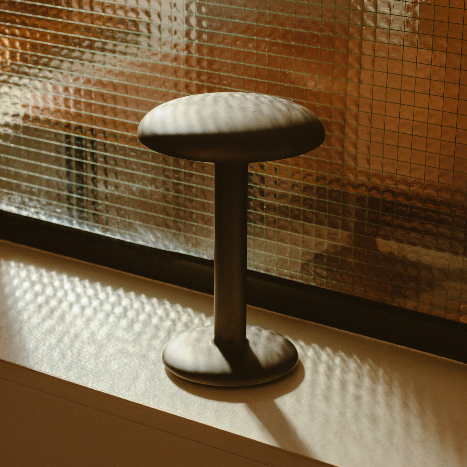 FLOS Gustave LED table lamp, battery 927 aluminium