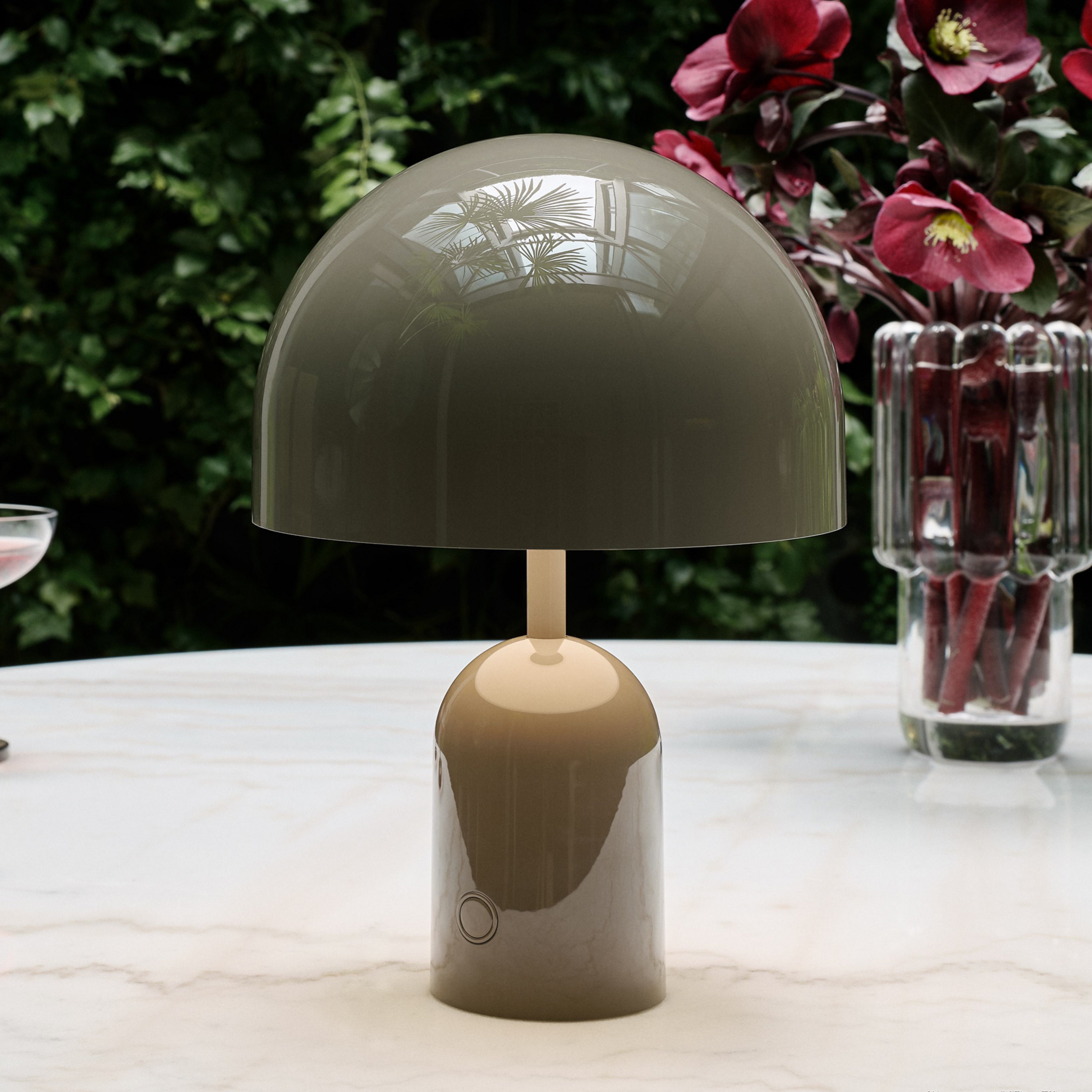 Tom Dixon LED-Akku-Tischlampe Bell Portable, taupe, 28 cm