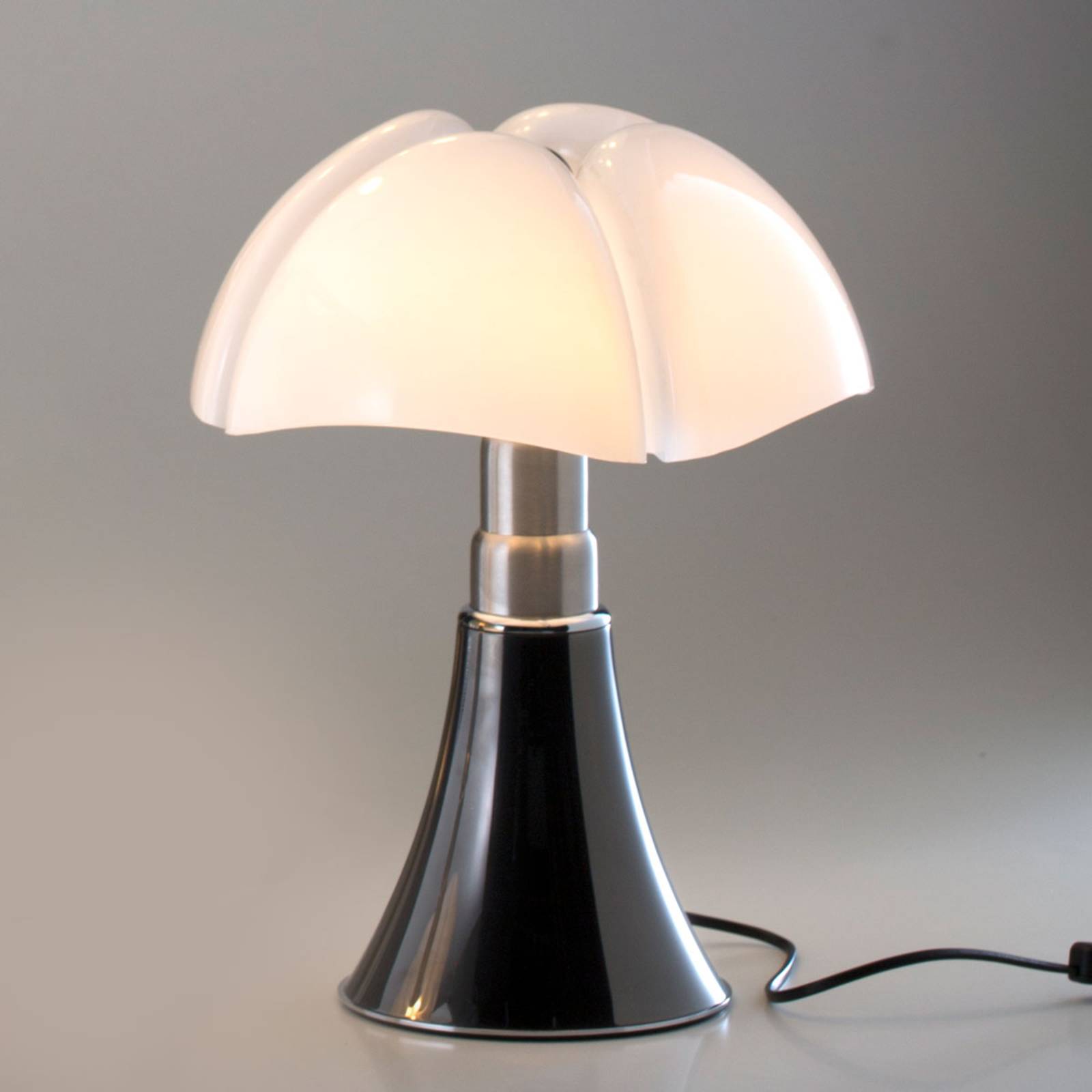 E-shop Martinelli Luce Minipistrello stolová lampa titánová