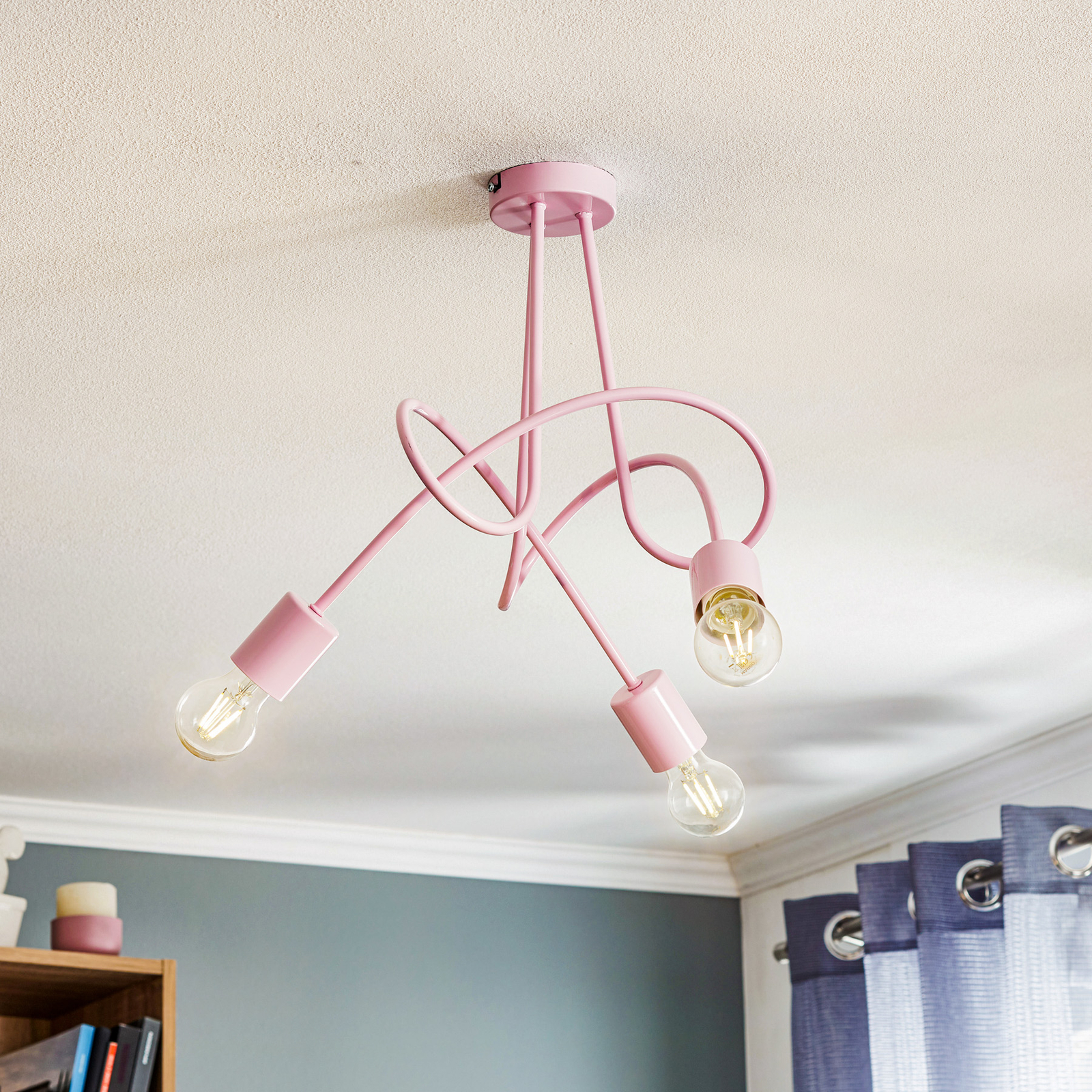 Plafonnier Tarnow trois lampes, rose