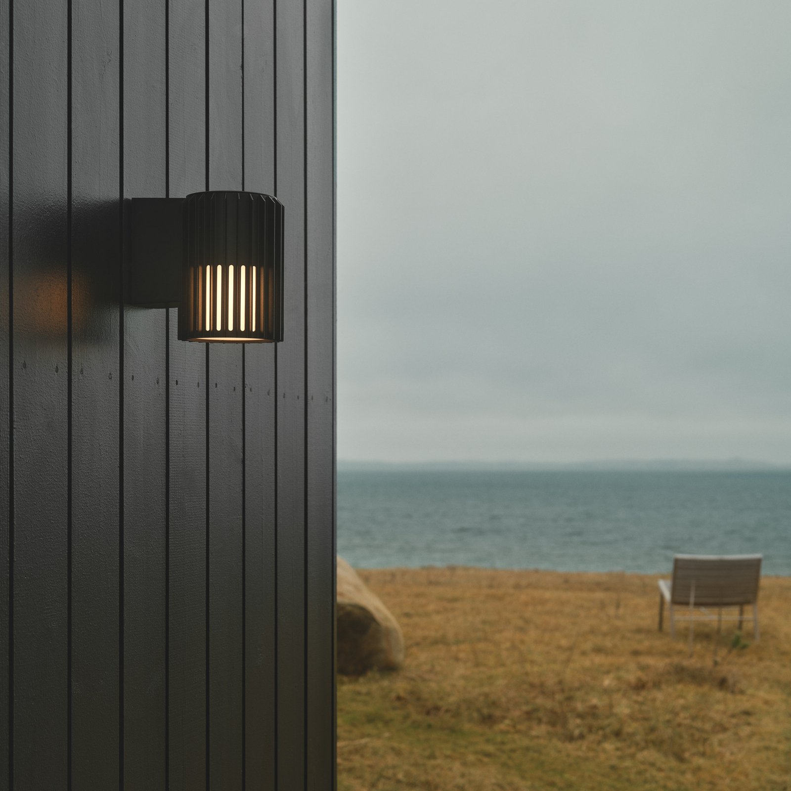 Aludra Seaside outdoor wall light, aluminium, black
