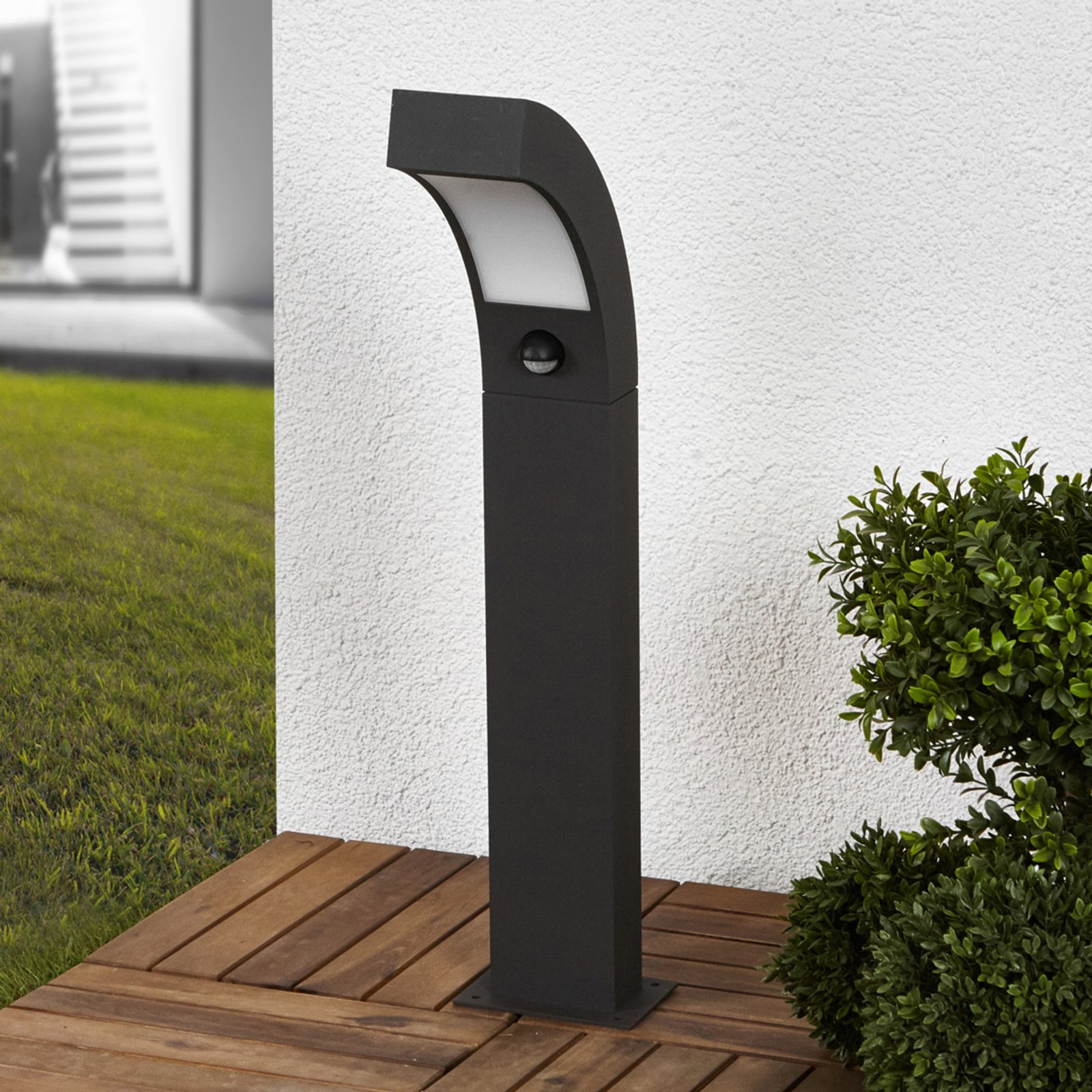 Lennik Außen Gartenleuchte w/Sensor H60 Graphite - Lucande