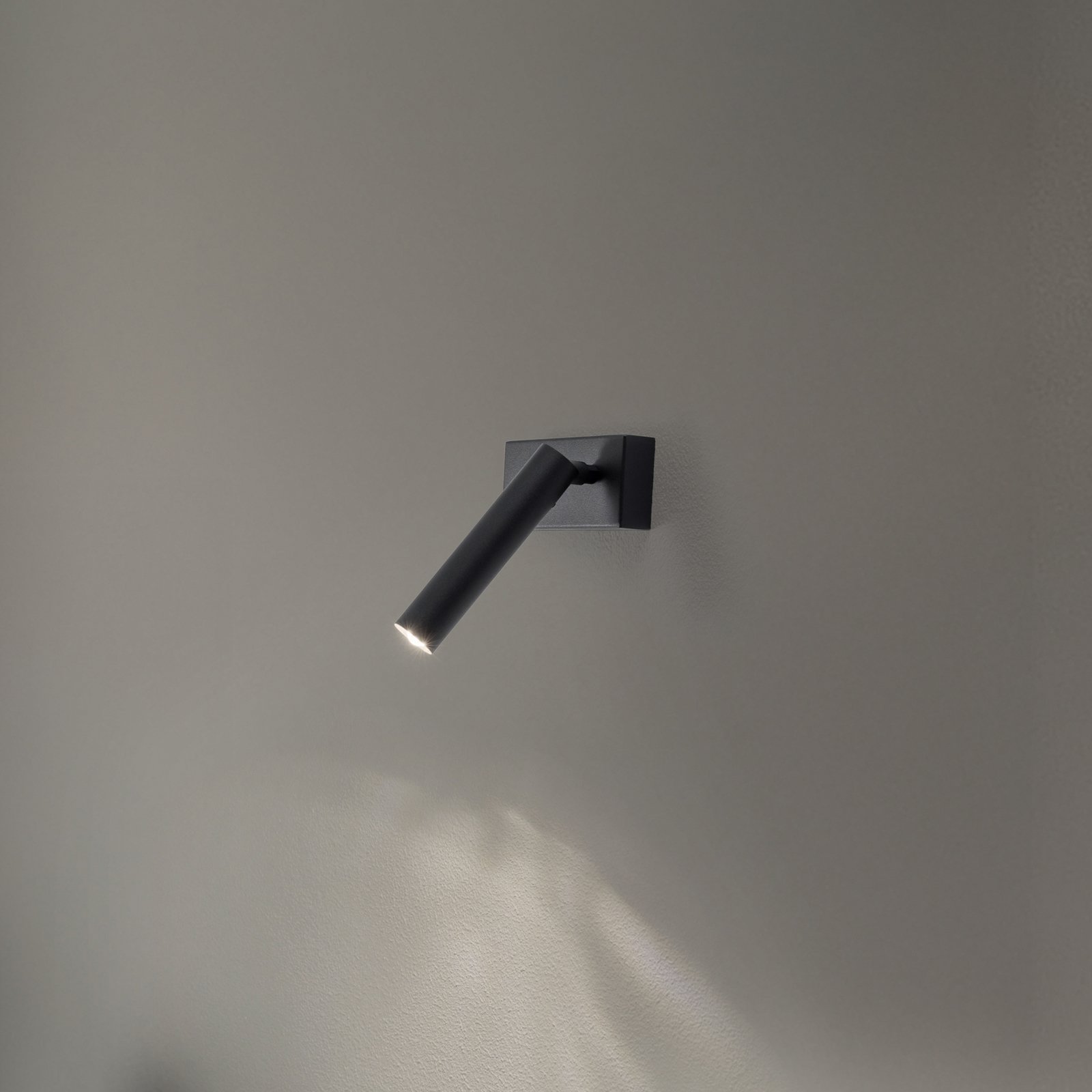Nástenné svetlo Sone, 1-plameňové, čierne
