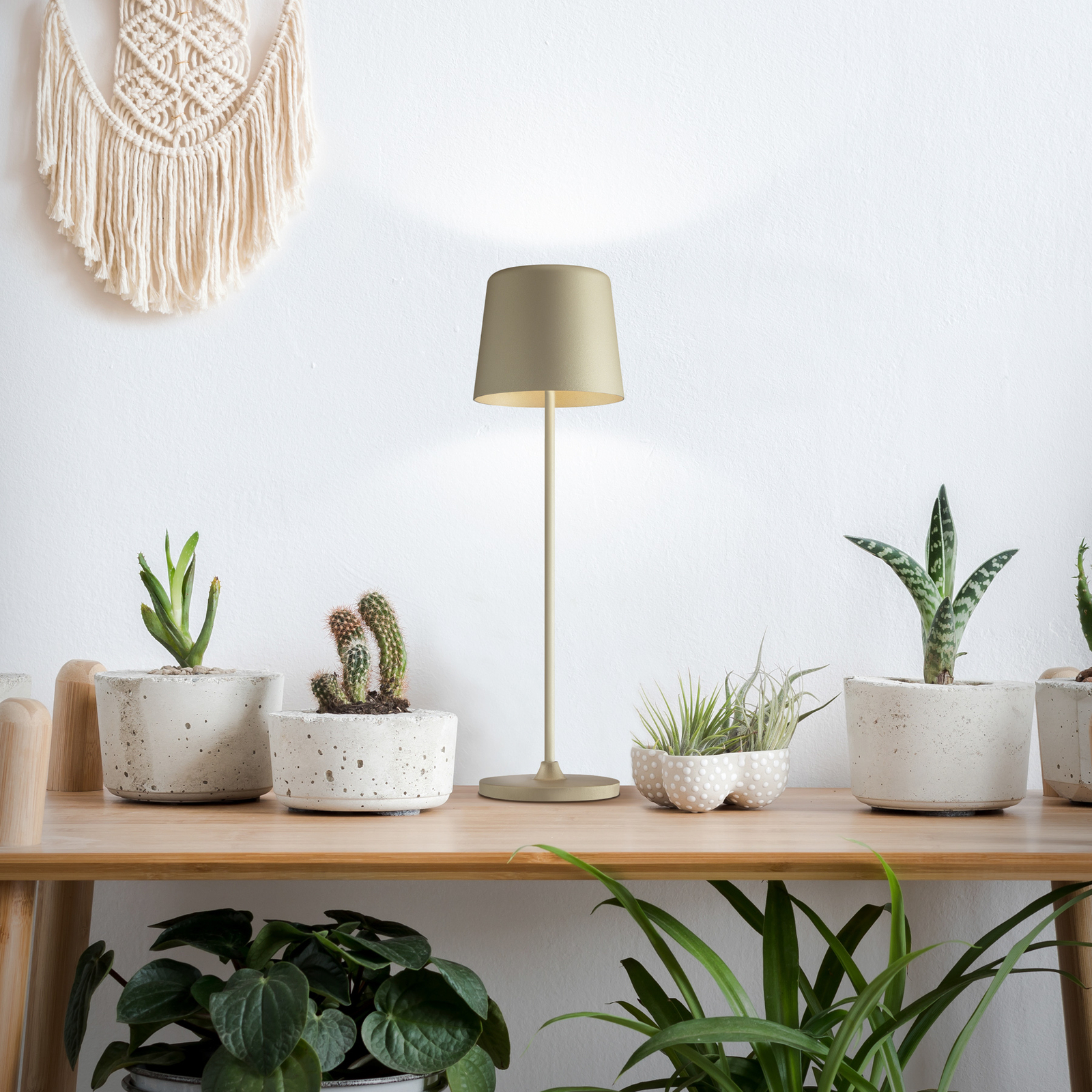 LED-Tischleuchte Kaami, dimmbar gold matt