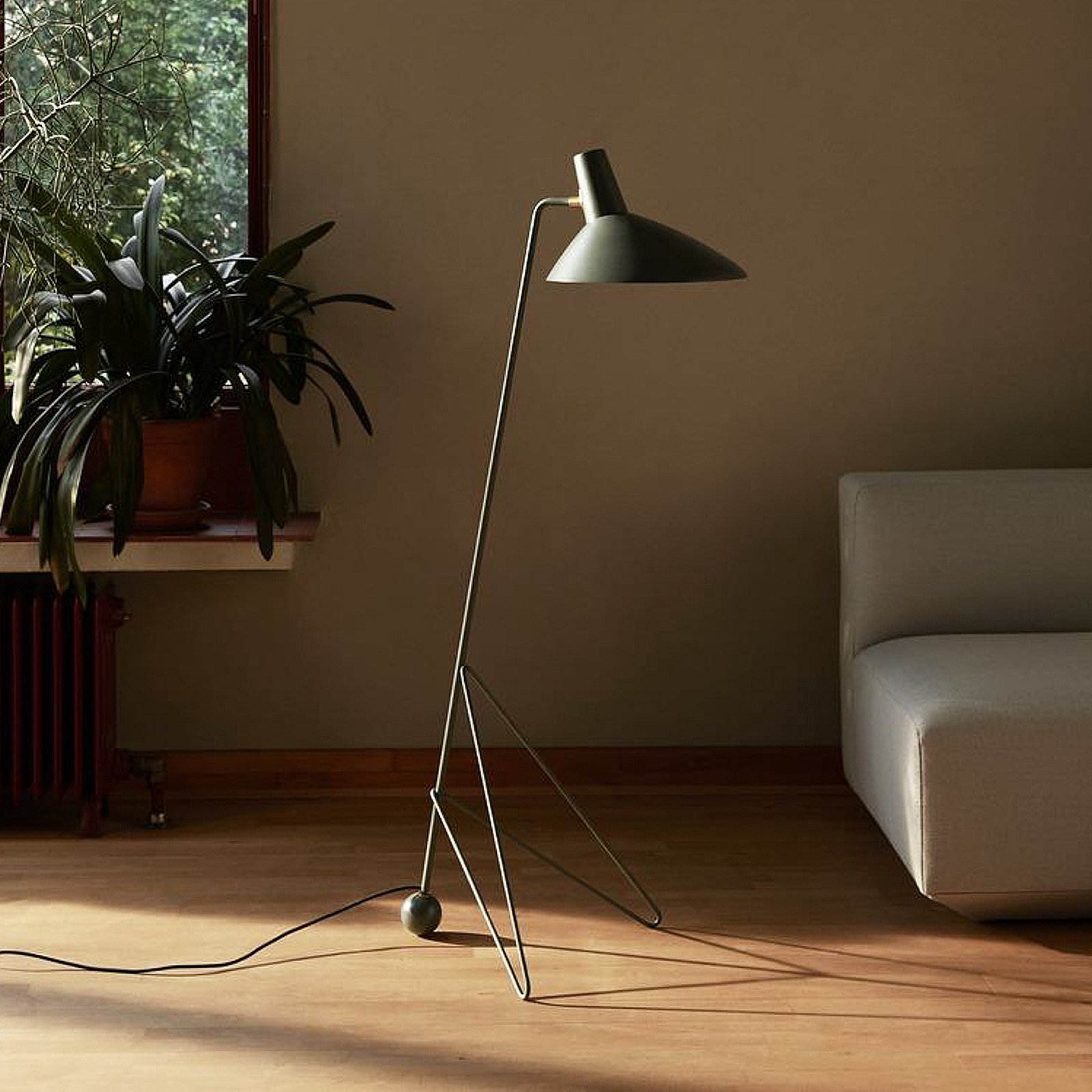 &TRADITION Lampe sur pied Tripod HM8, noir, hauteur 134 cm