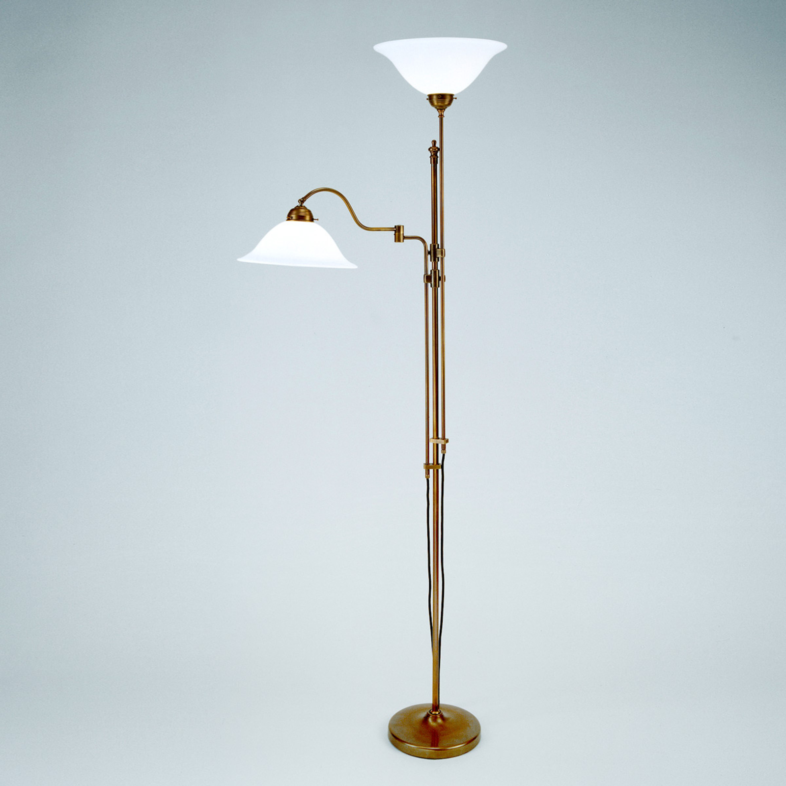 Berliner Messinglamp Gustav two-bulb uplighter, for Living / Dining Room, brass, hand-blown glass, E27, 100 W, energy efficiency: A++, H: 200 cm