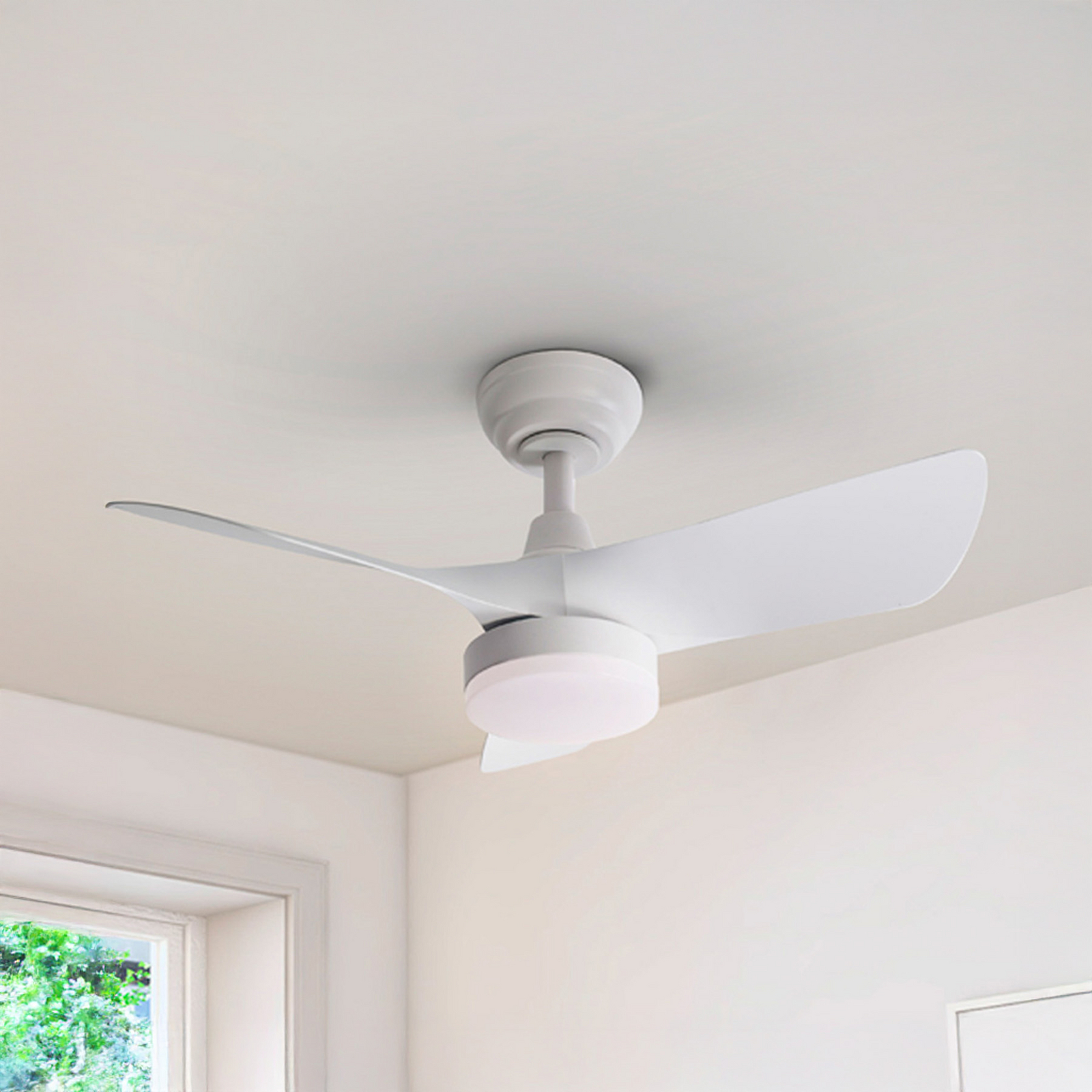 LED stropni ventilator Tropic, bel, Ø 76 cm, tih, CCT