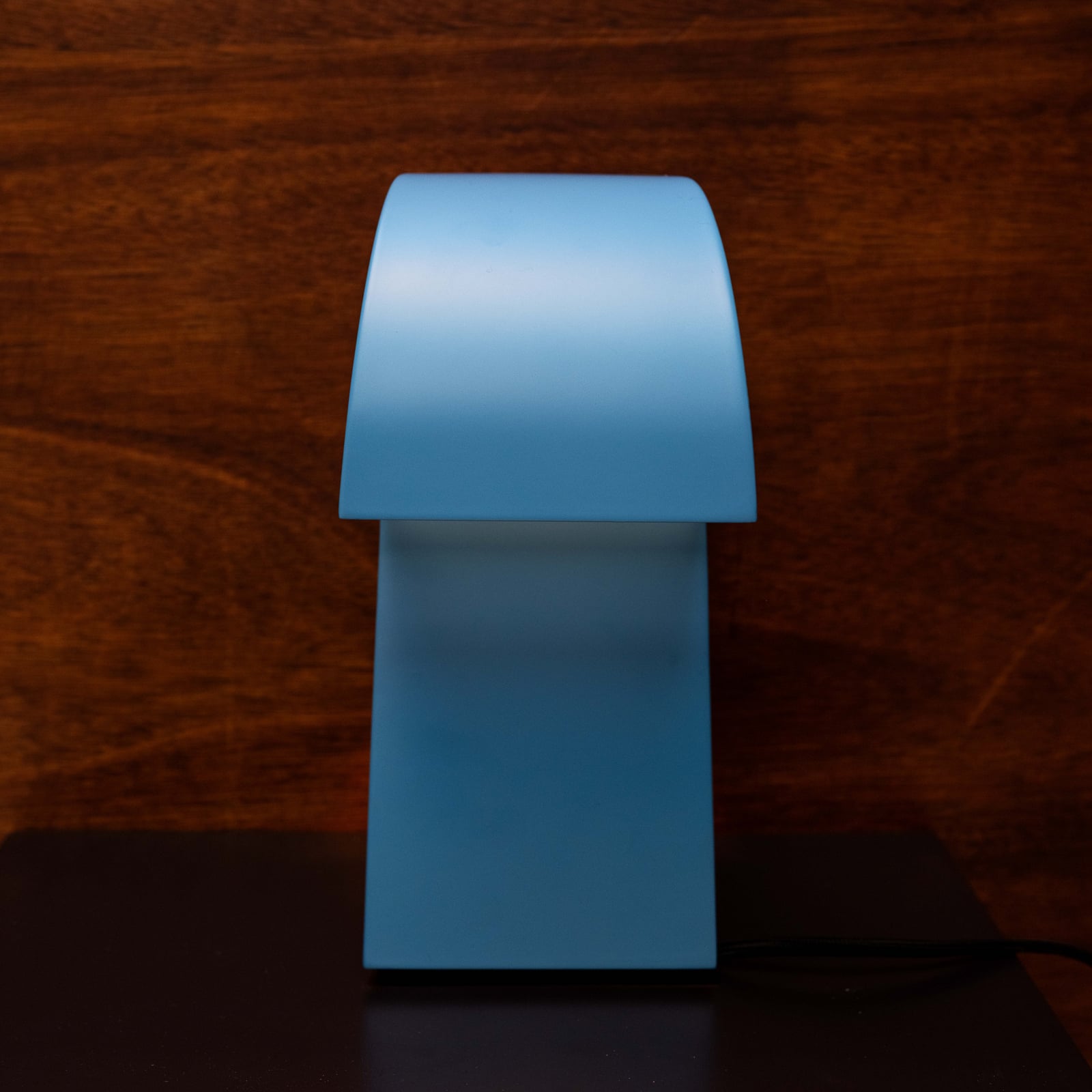 LIGHT BLUE NIZOU bordlampe, lyseblå, stål, højde 27 cm, E27 – Serax LIGHT BLUE NIZOU bordlampe, lyseblå, stål, højde 27 cm, E27 – Serax