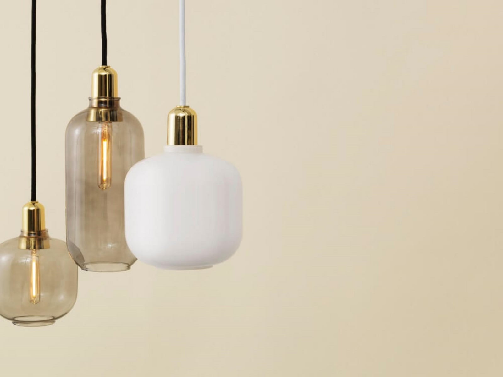 Amp Pendelleuchte Small Rauch/Messing Normann Copenhagen - Wohnzimmer - Glas