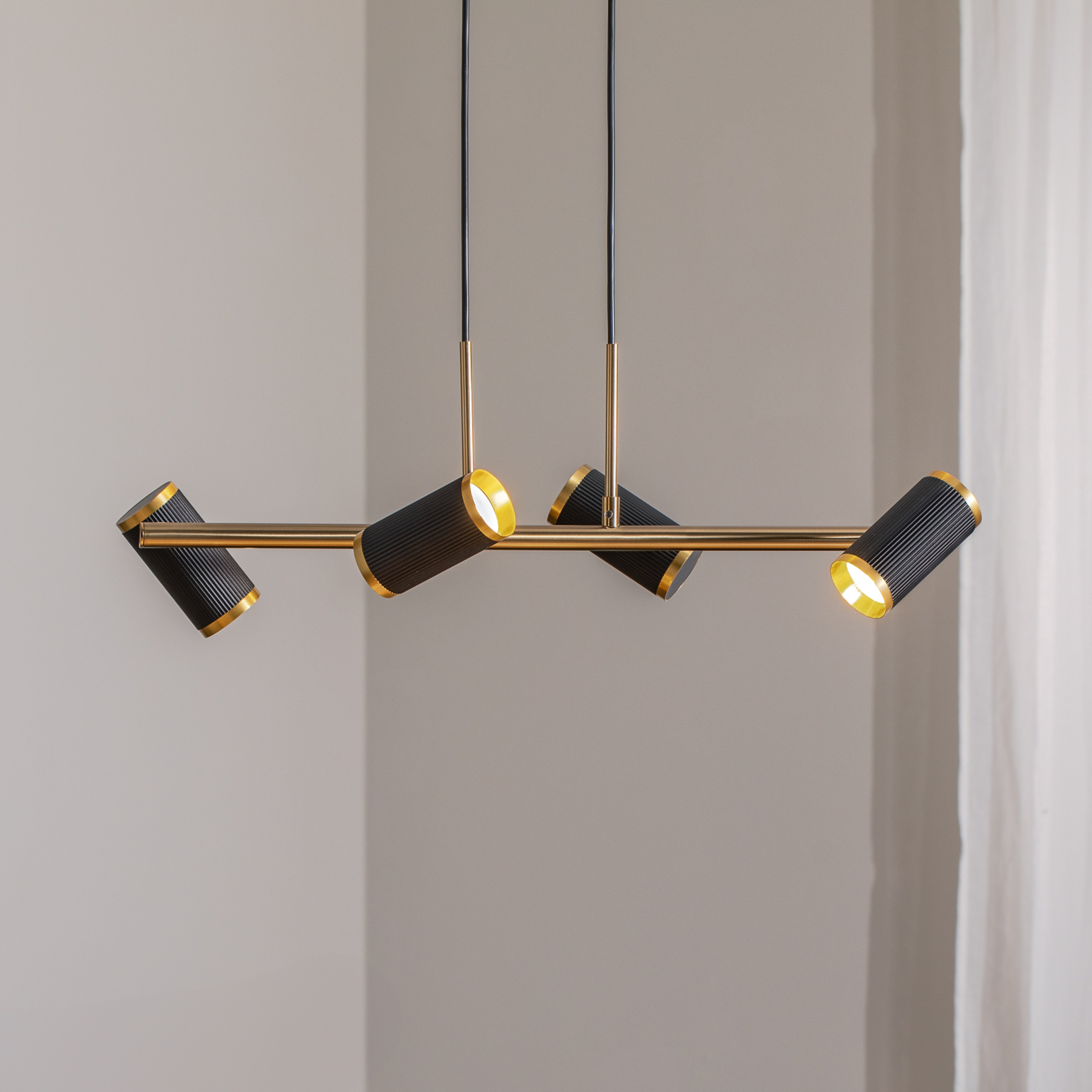 Lampada a sospensione Lumen nero/oro antico lunghezza 66 cm a 4 luci in metallo