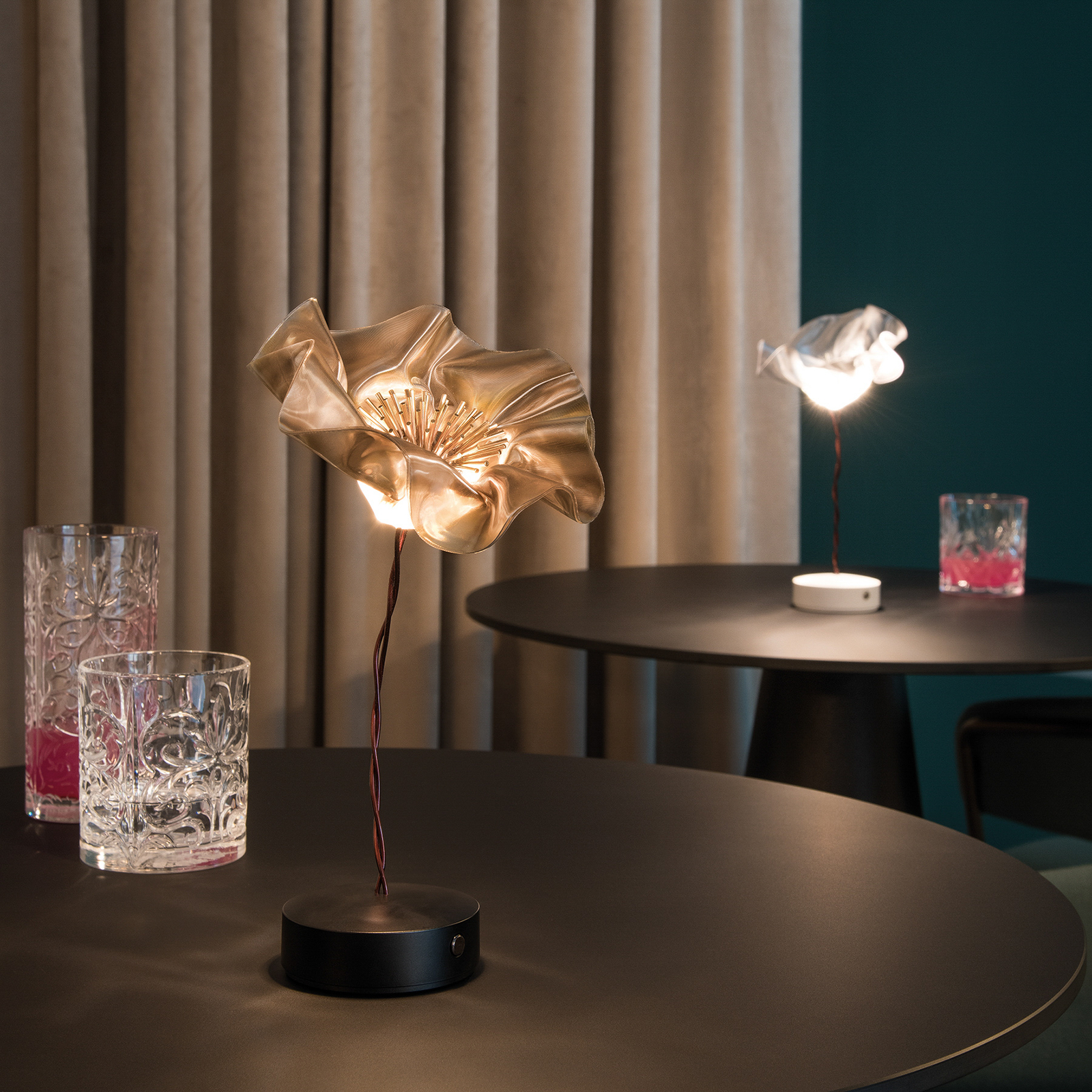 Slamp LaFleur LED asztali lámpa, újratölthető akkumulátorral, bársony