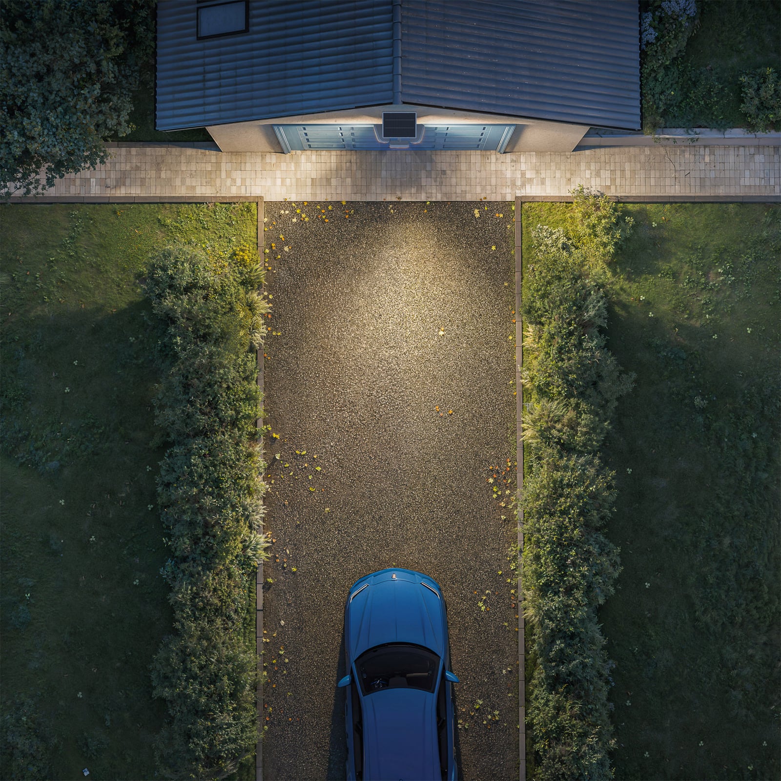 Philips LED-sončna svetilka Zyren, bela, 3.000 K, senzor, IP65 Philips LED-sončna svetilka Zyren, bela, 3.000 K, senzor, IP65